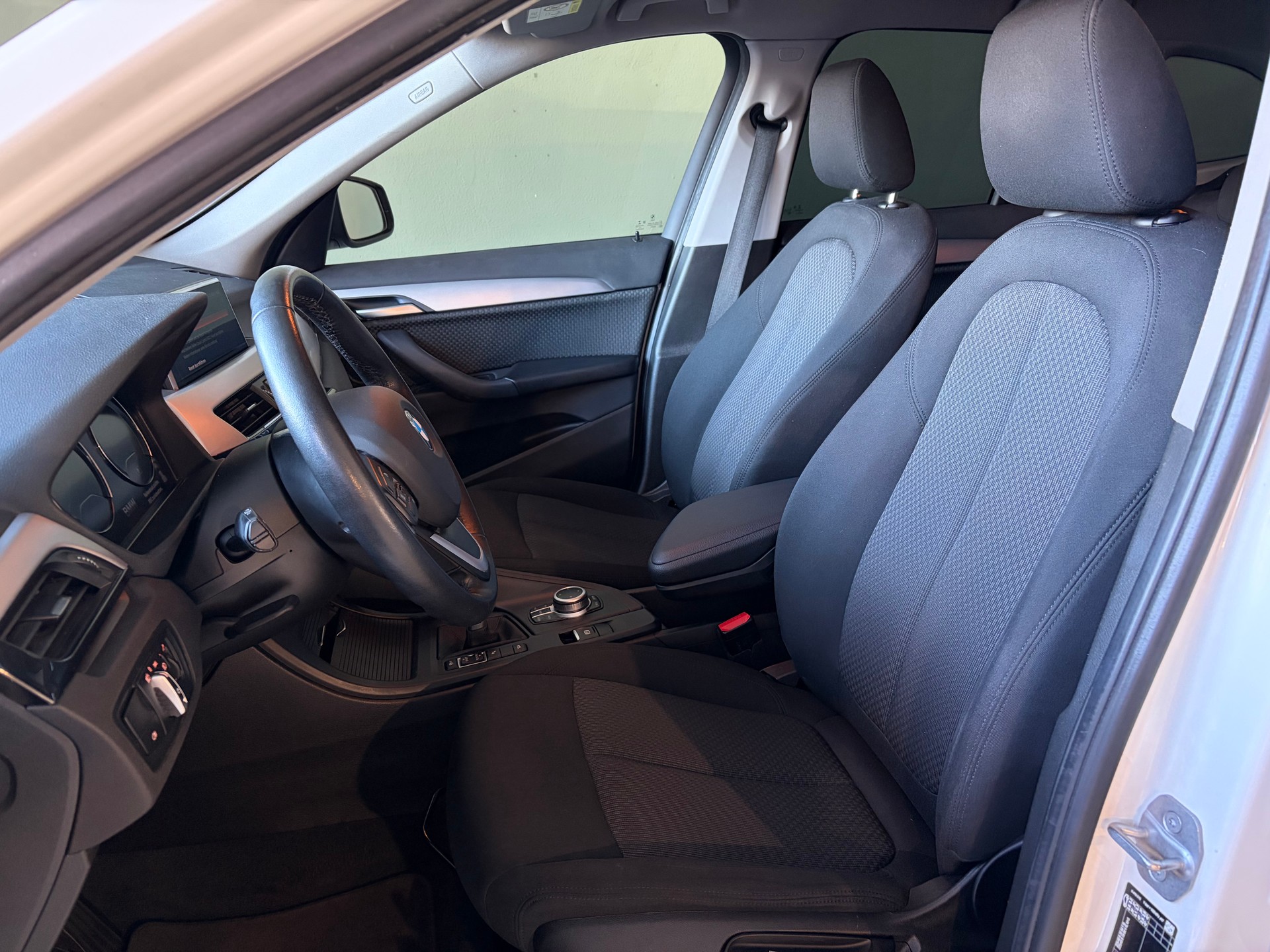 BMW X1 xDrive 18d Steptronic *CH-Fahrzeug*-image-6