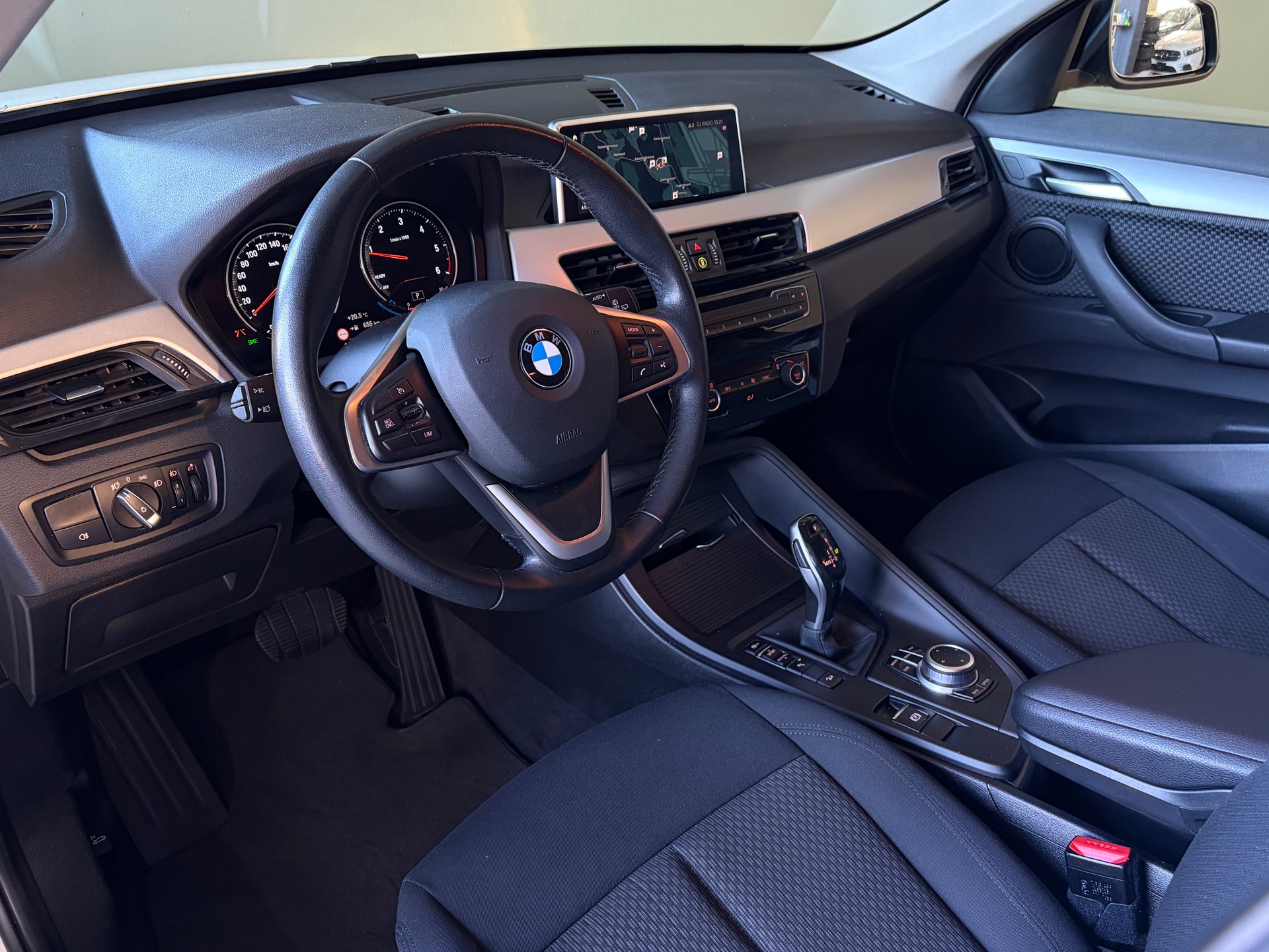 BMW X1 xDrive 18d Steptronic *CH-Fahrzeug*-image-8
