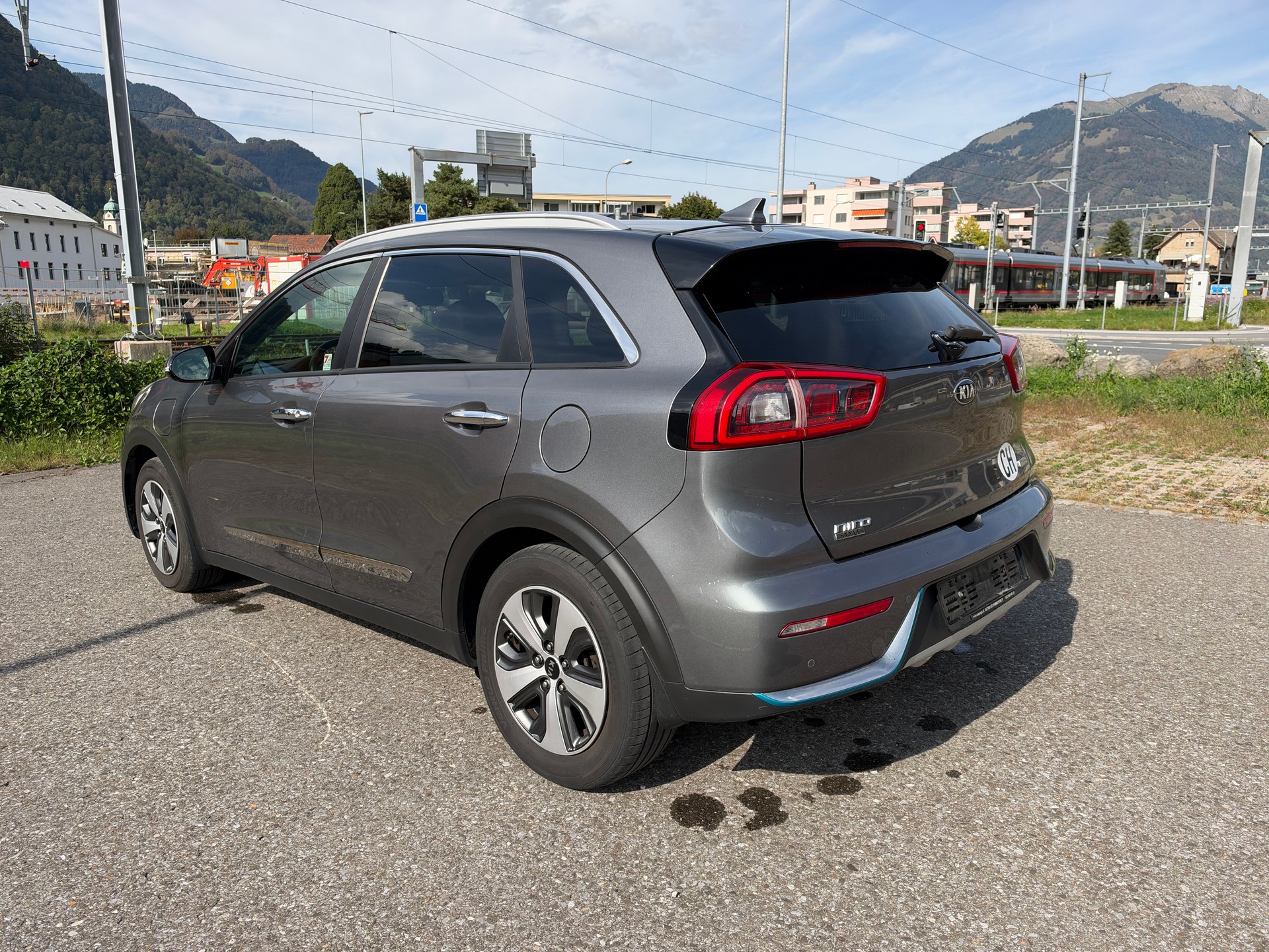 KIA Niro 1.6GDi Plug-in Hybrid DCT-image-1