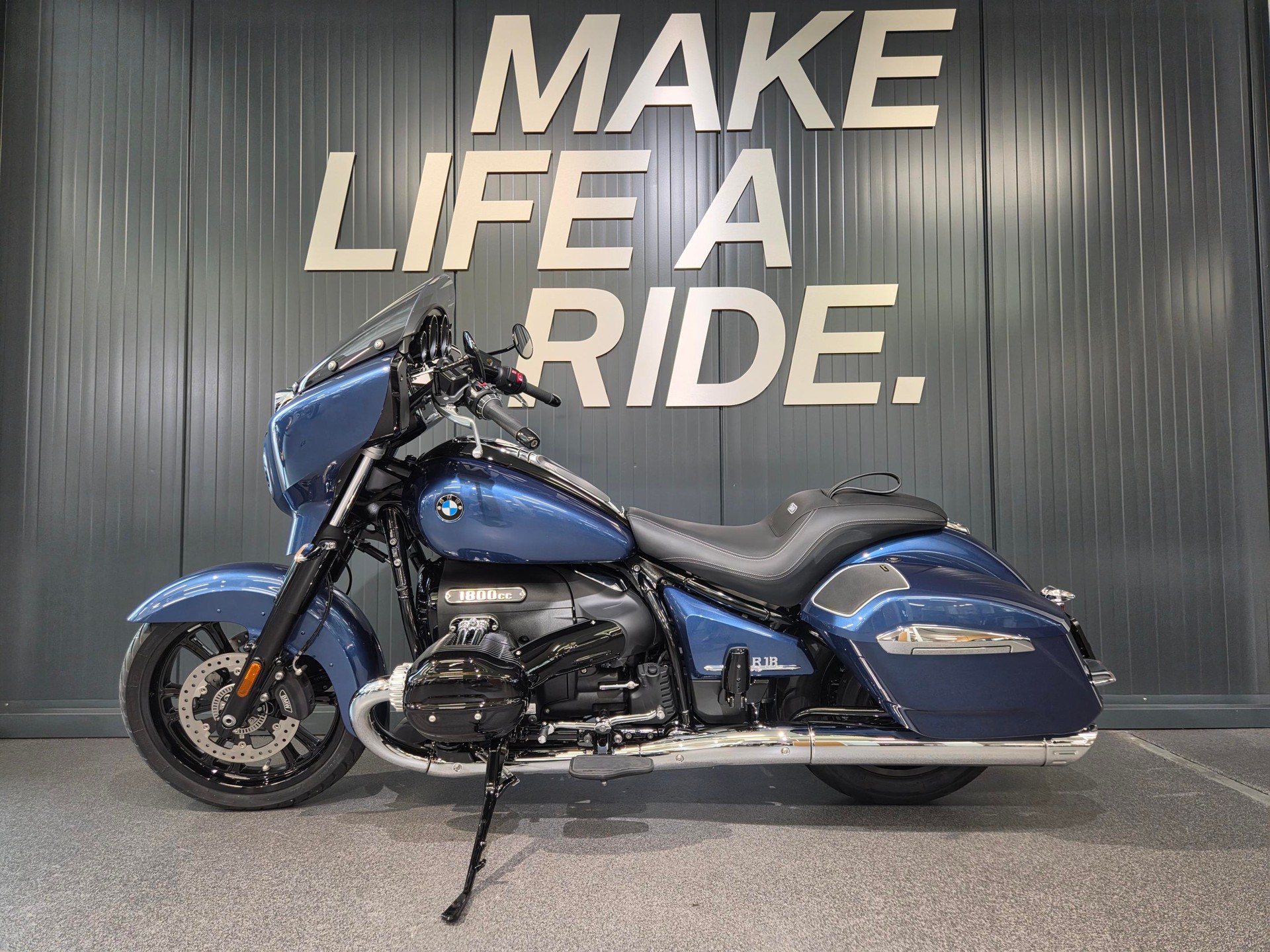 BMW R 18 B Bagger-showroom-element-2