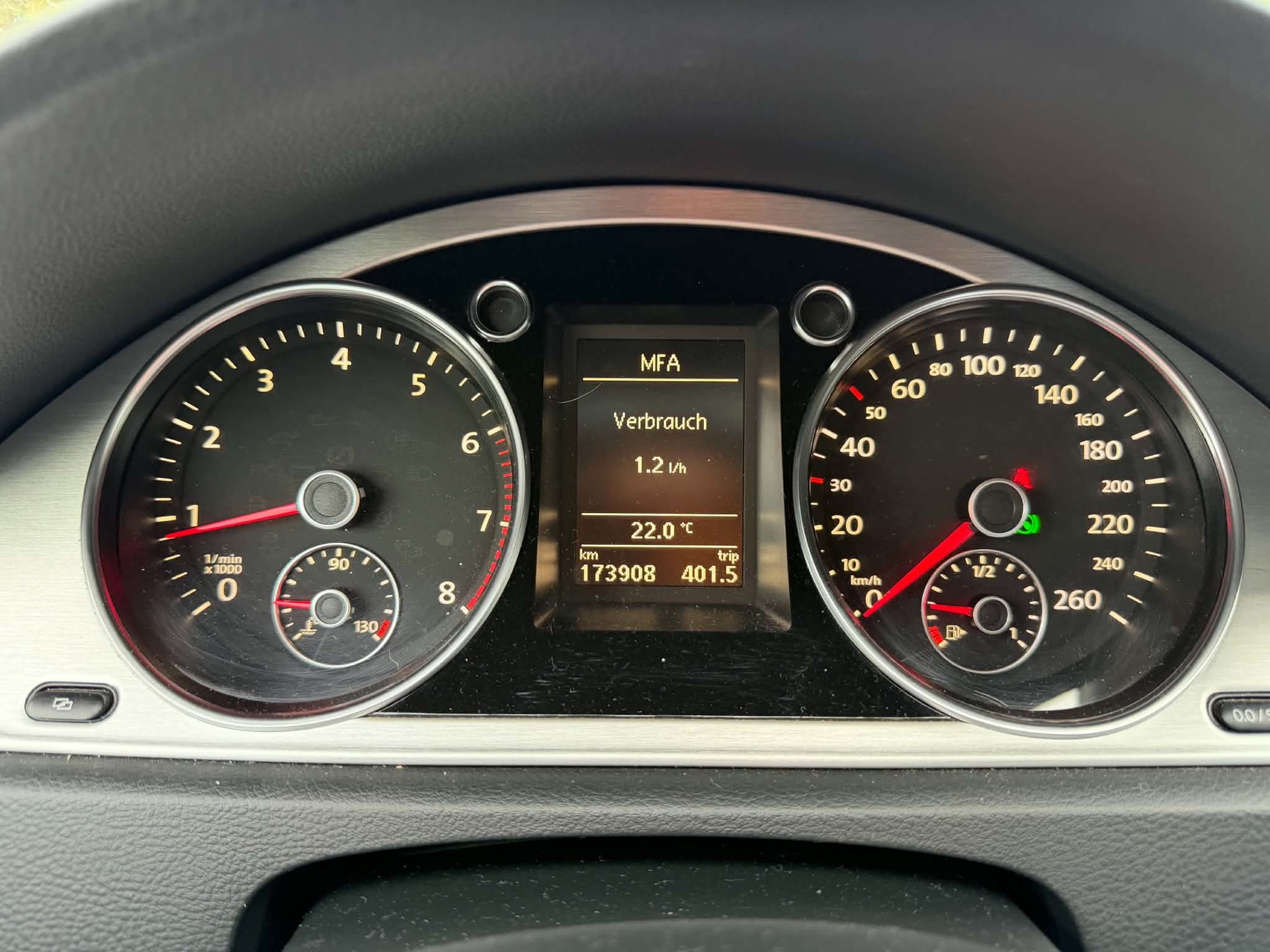 VW Passat Variant 1.8 TSI Highline DSG-image-12