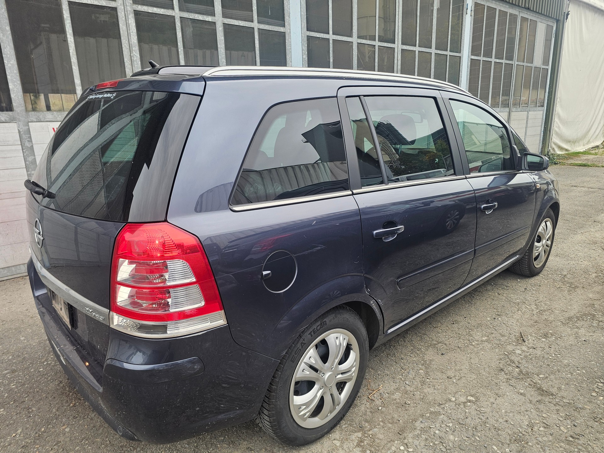 OPEL Zafira 2.2i 16V Cosmo Automatic-image-5