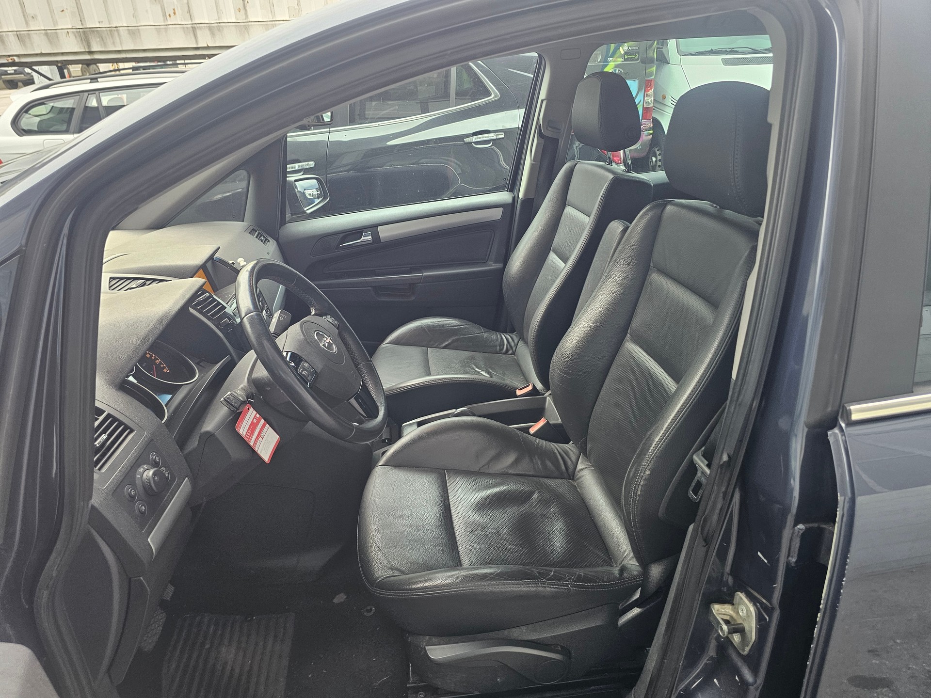 OPEL Zafira 2.2i 16V Cosmo Automatic-image-10
