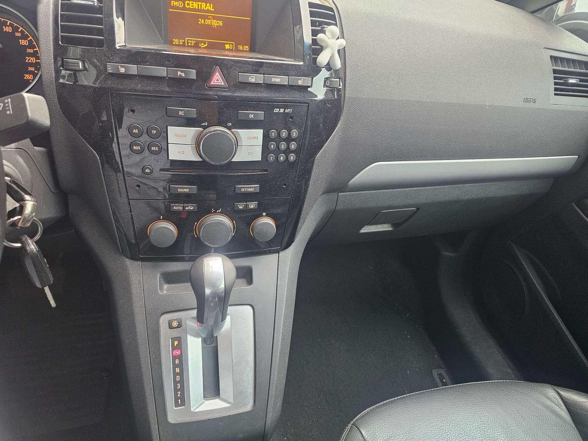 OPEL Zafira 2.2i 16V Cosmo Automatic-image-11