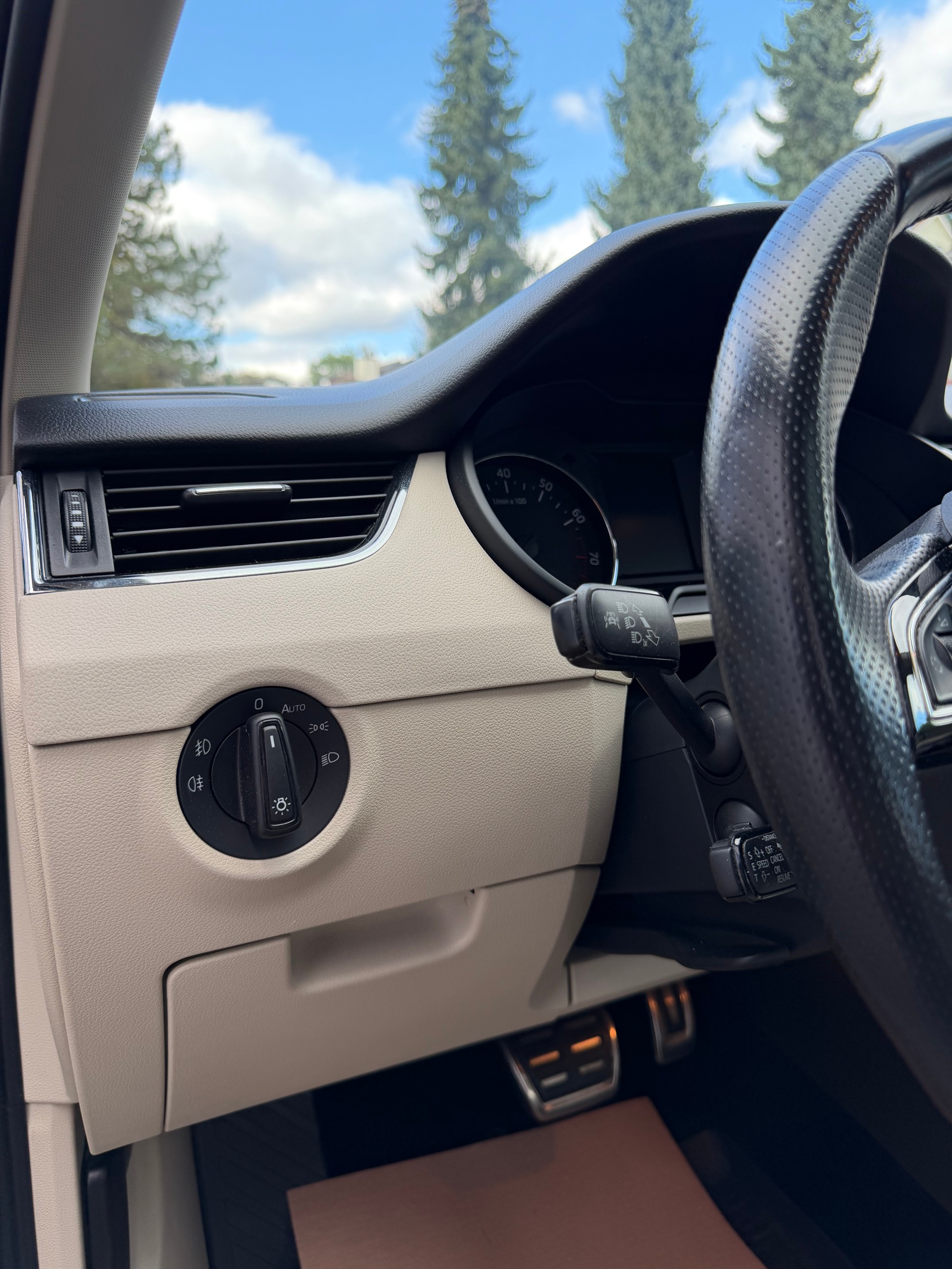 SKODA Octavia 1.8 TSI Elegance 4x4 DSG-image-8