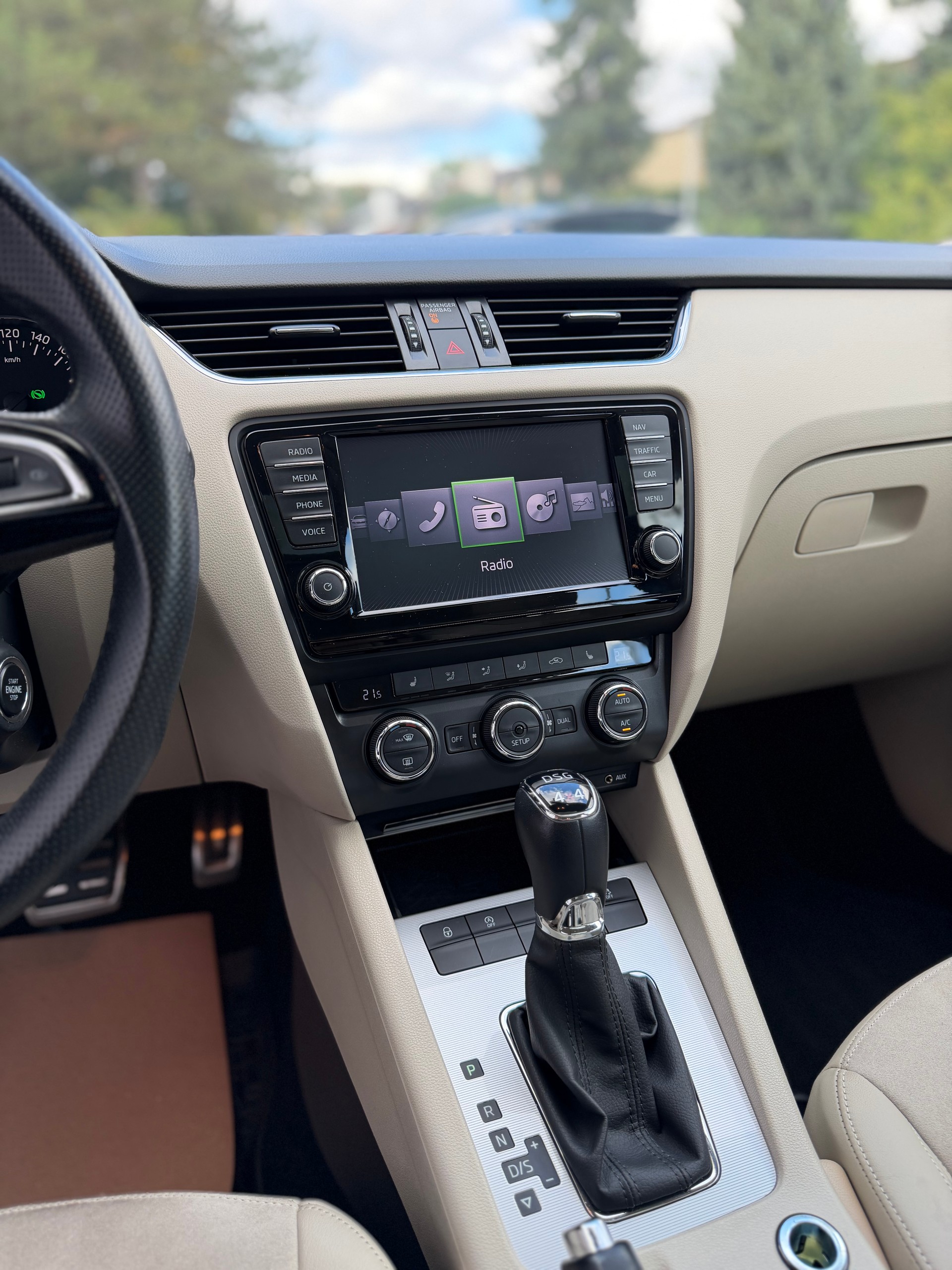 SKODA Octavia 1.8 TSI Elegance 4x4 DSG-image-10