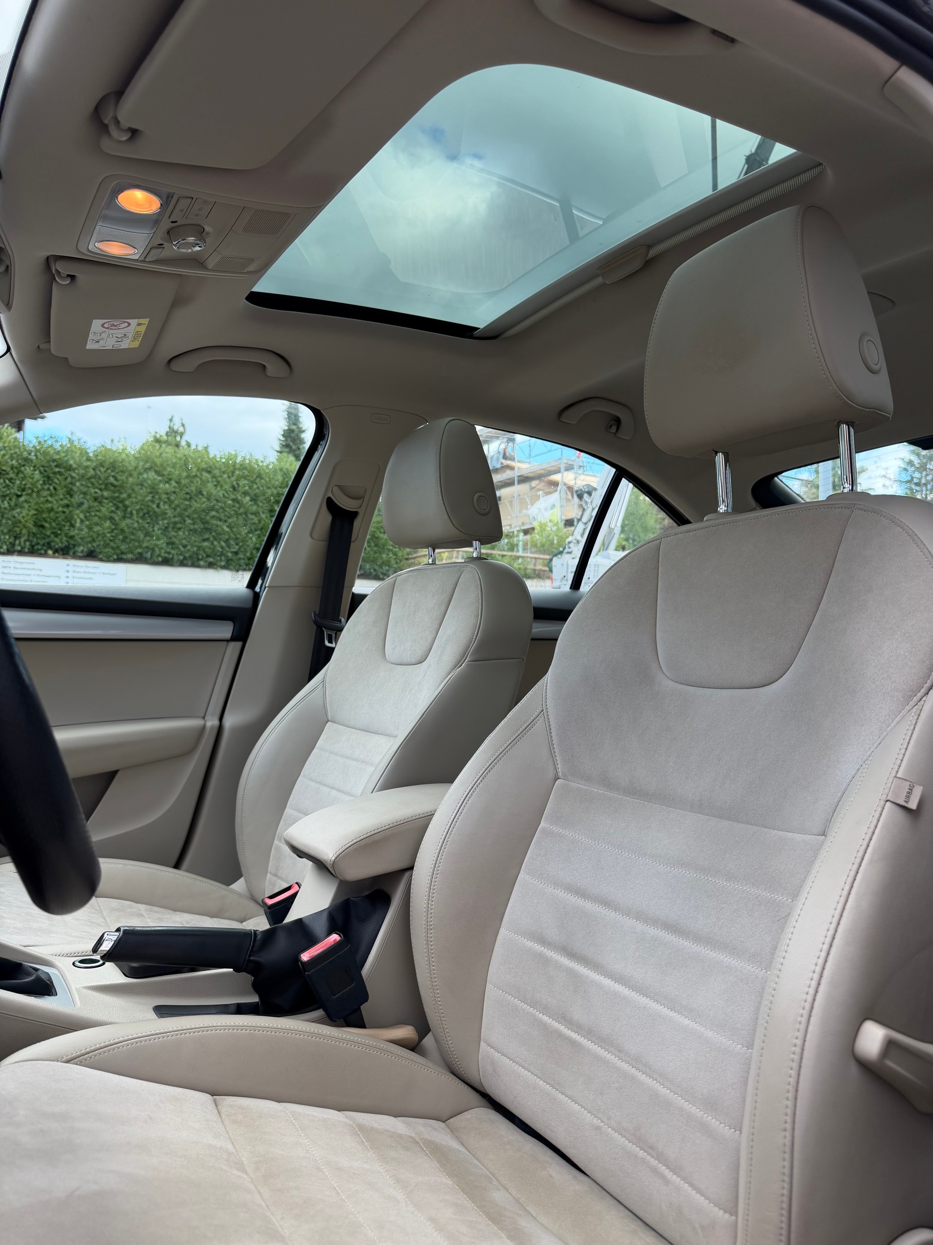 SKODA Octavia 1.8 TSI Elegance 4x4 DSG-image-9
