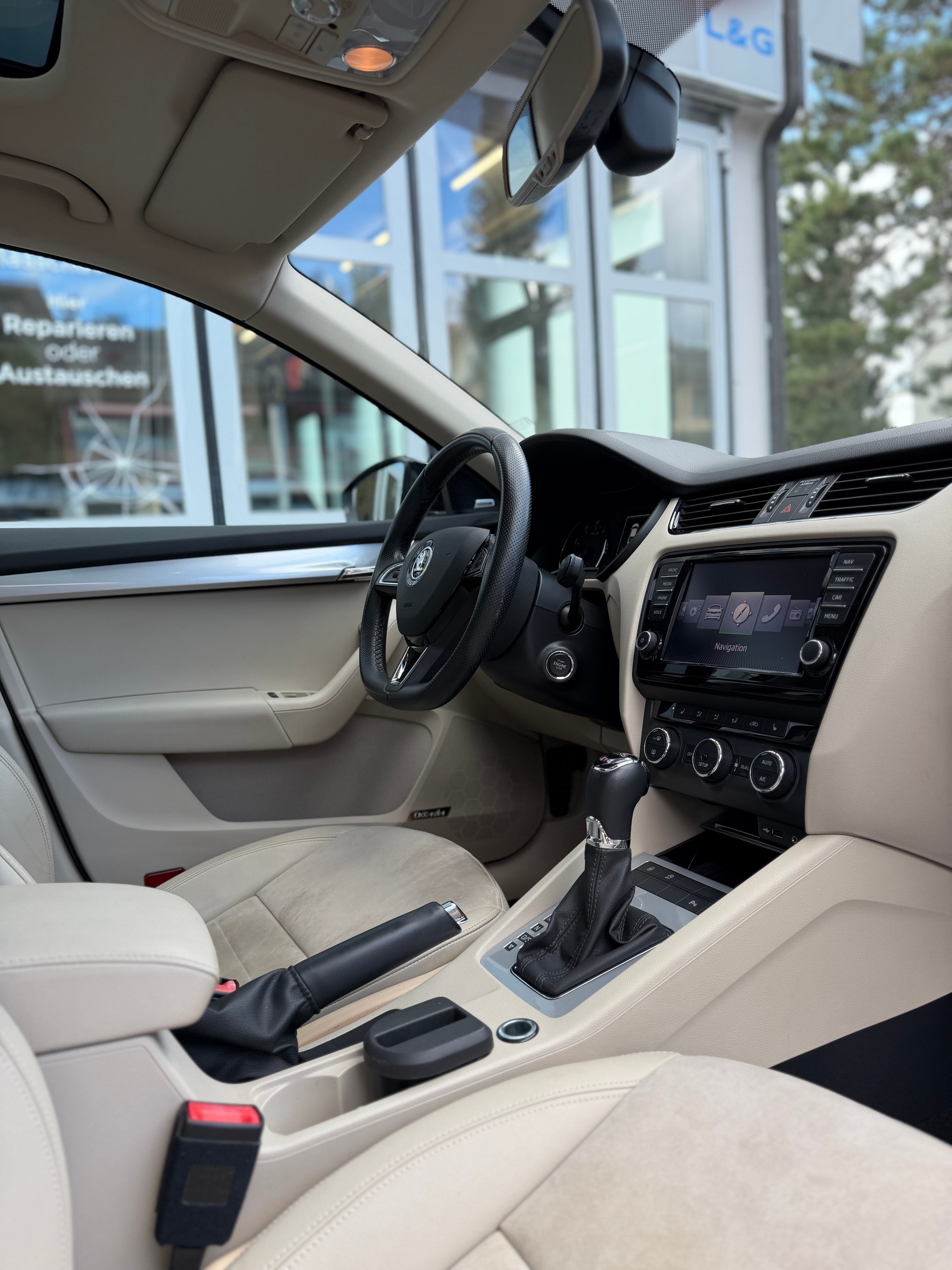 SKODA Octavia 1.8 TSI Elegance 4x4 DSG-image-6