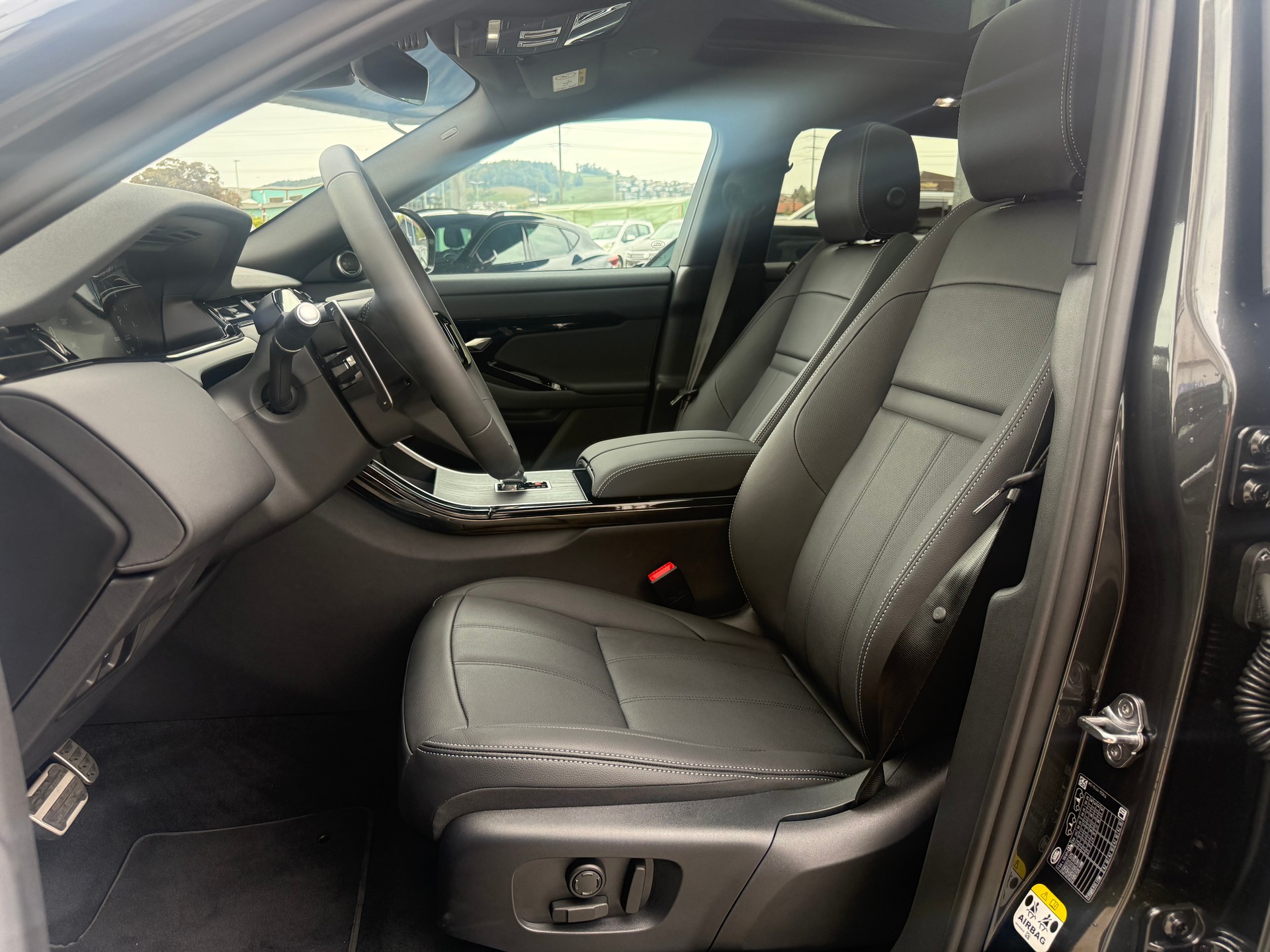 LAND ROVER Range Rover Evoque 1.5 T 270e Hoxton Edition-image-9