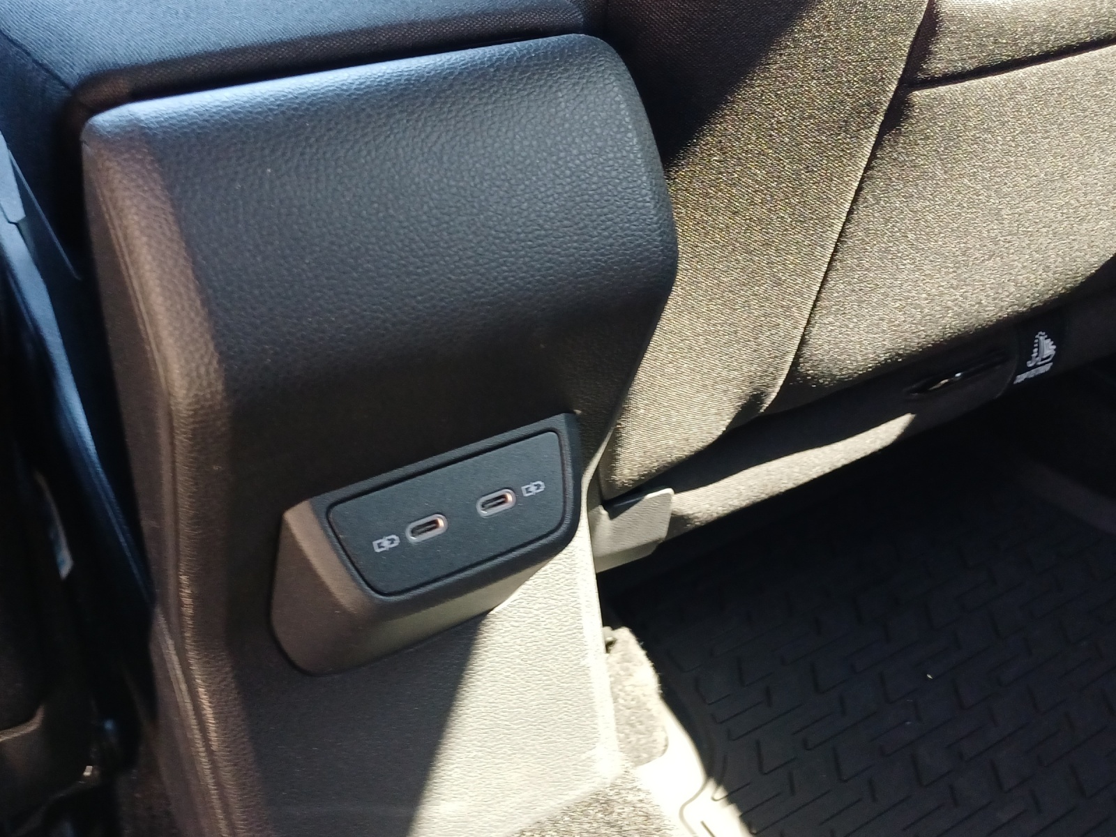 VW Taigo 1.5 TSI R-Line DSG-image-14
