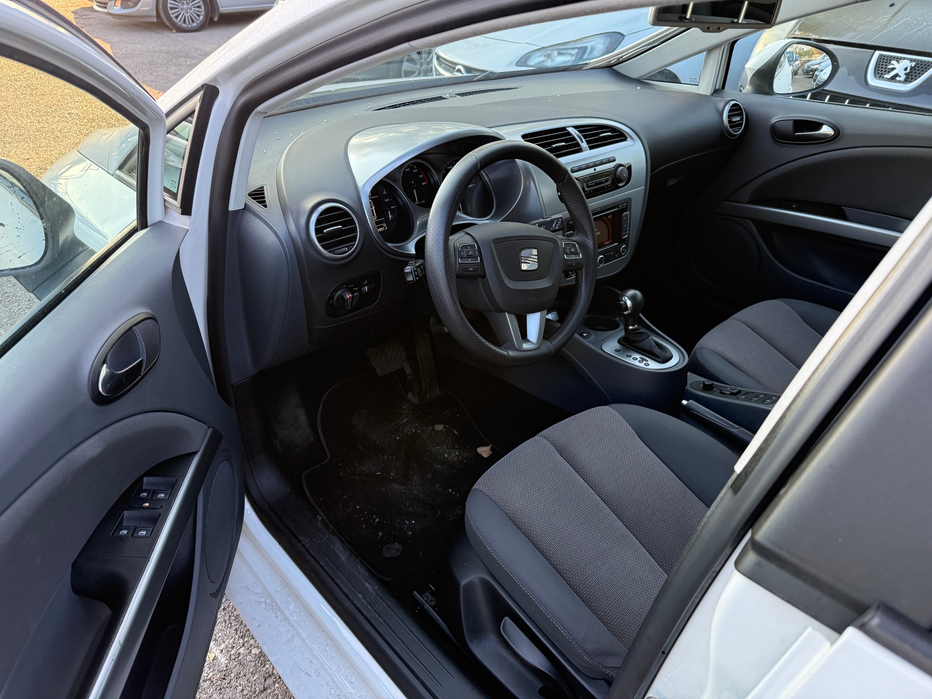 SEAT Leon 1.8 TSI Style DSG-image-11
