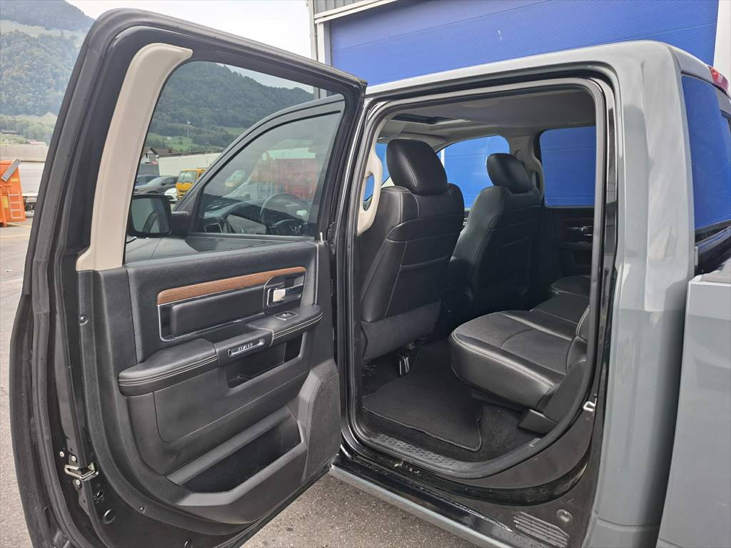 DODGE RAM 1500 Laramie-image-9
