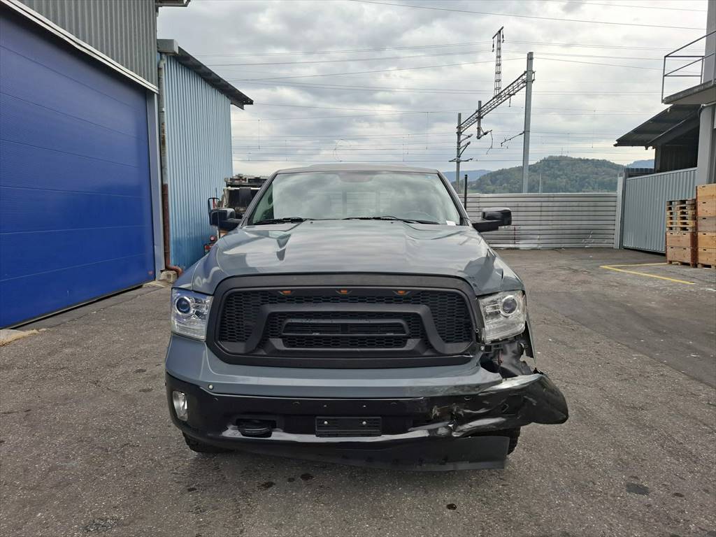 DODGE RAM 1500 Laramie-image-7