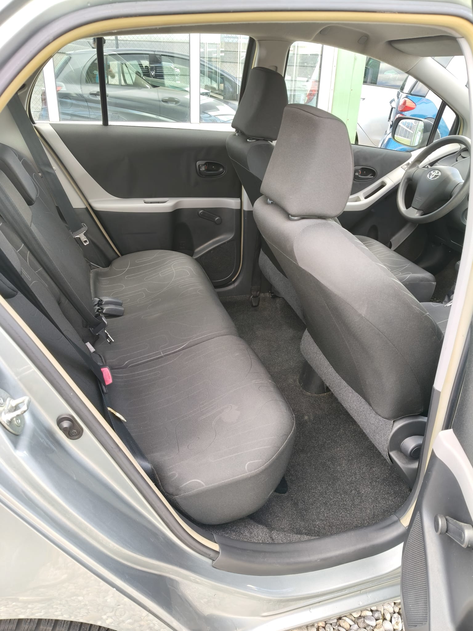 TOYOTA Yaris 1.0 Linea Terra-image-10