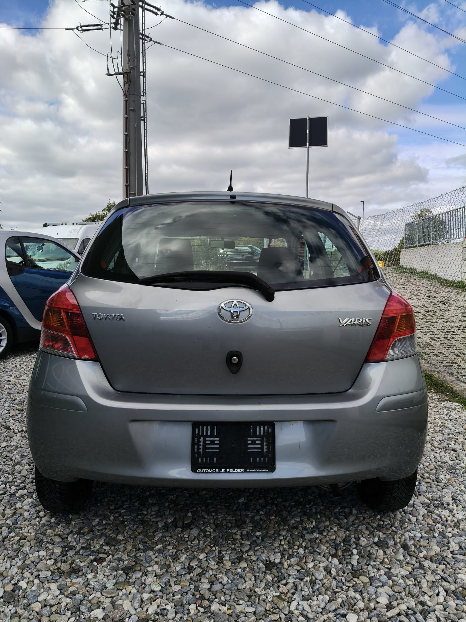 TOYOTA Yaris 1.0 Linea Terra-image-5