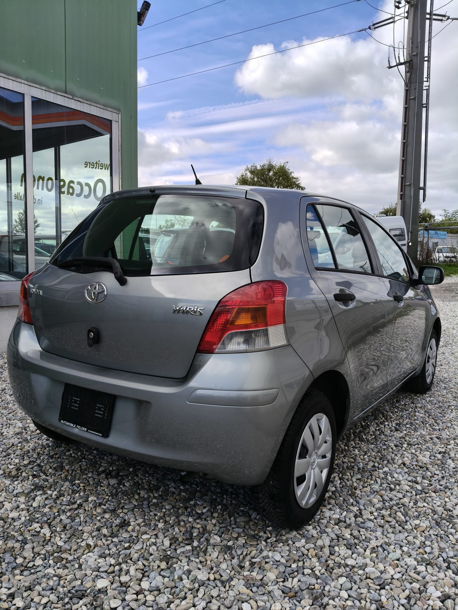 TOYOTA Yaris 1.0 Linea Terra-image-4