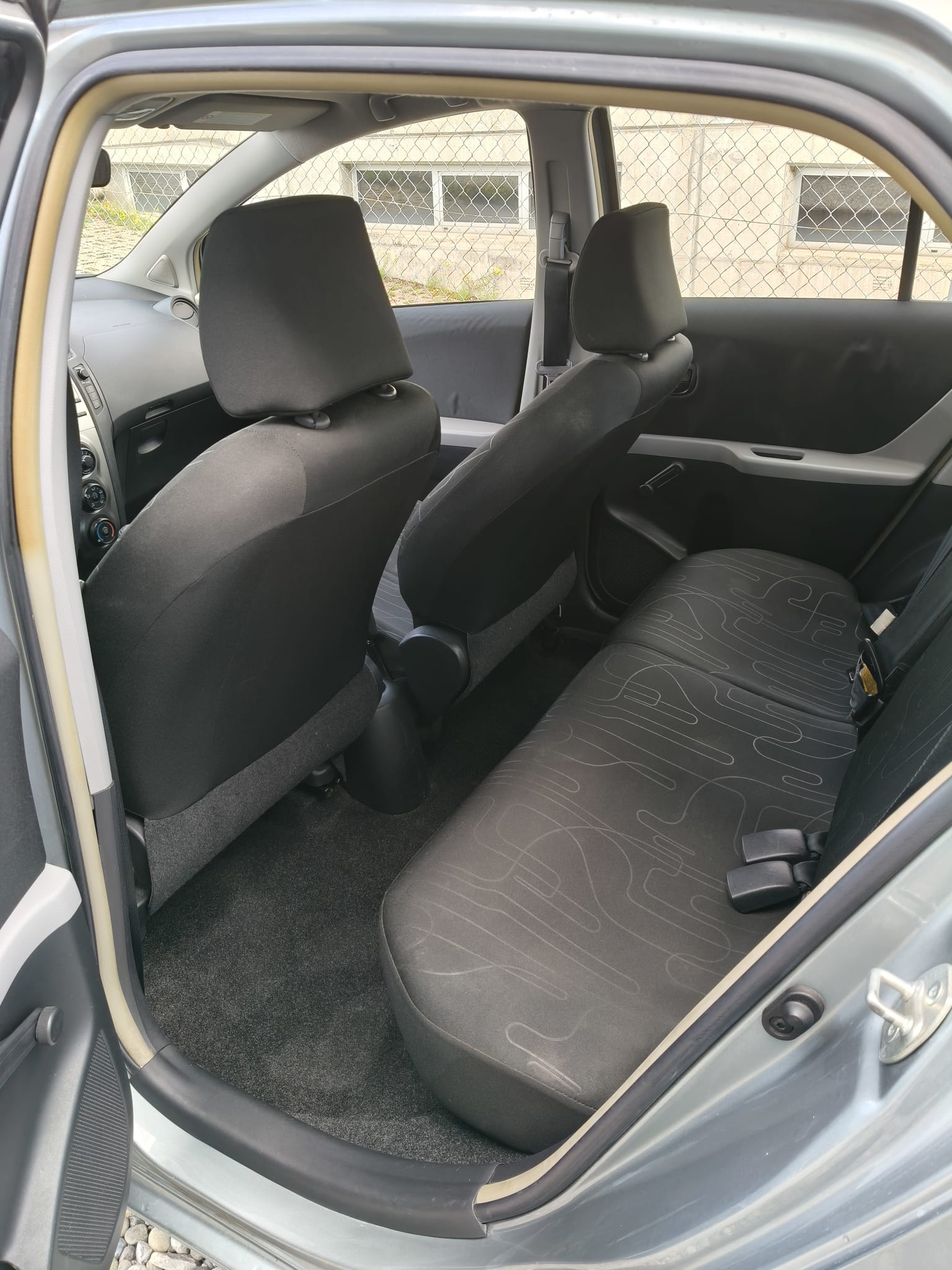 TOYOTA Yaris 1.0 Linea Terra-image-9