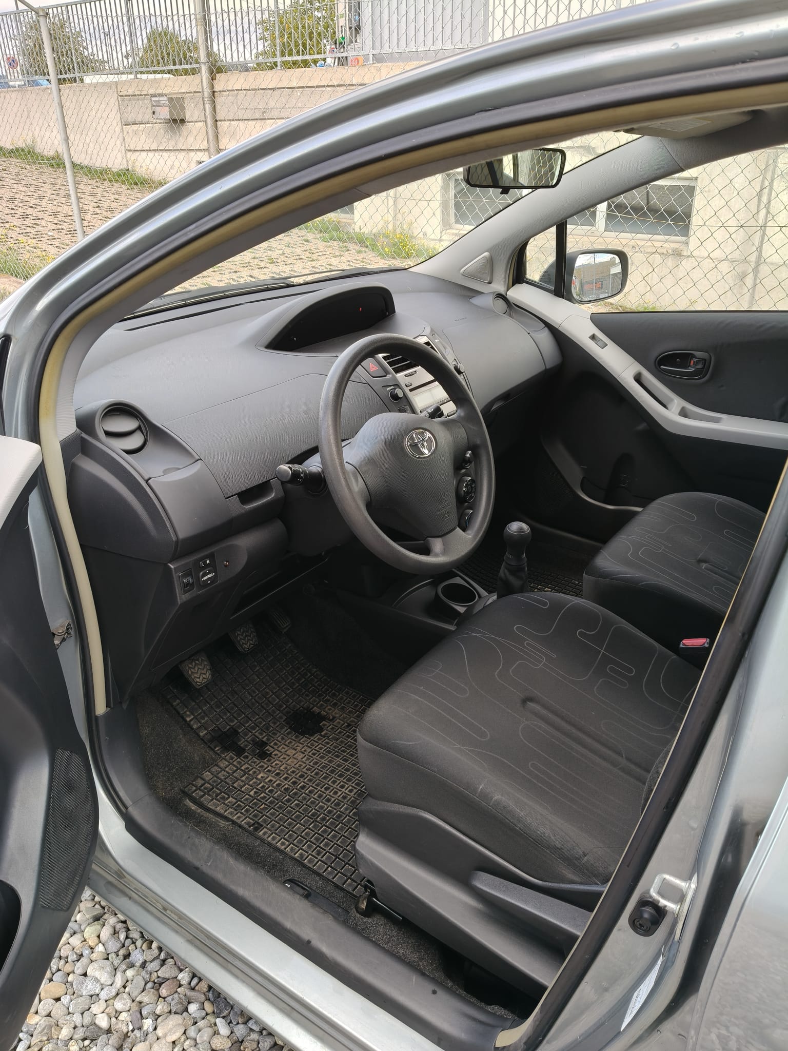 TOYOTA Yaris 1.0 Linea Terra-image-7