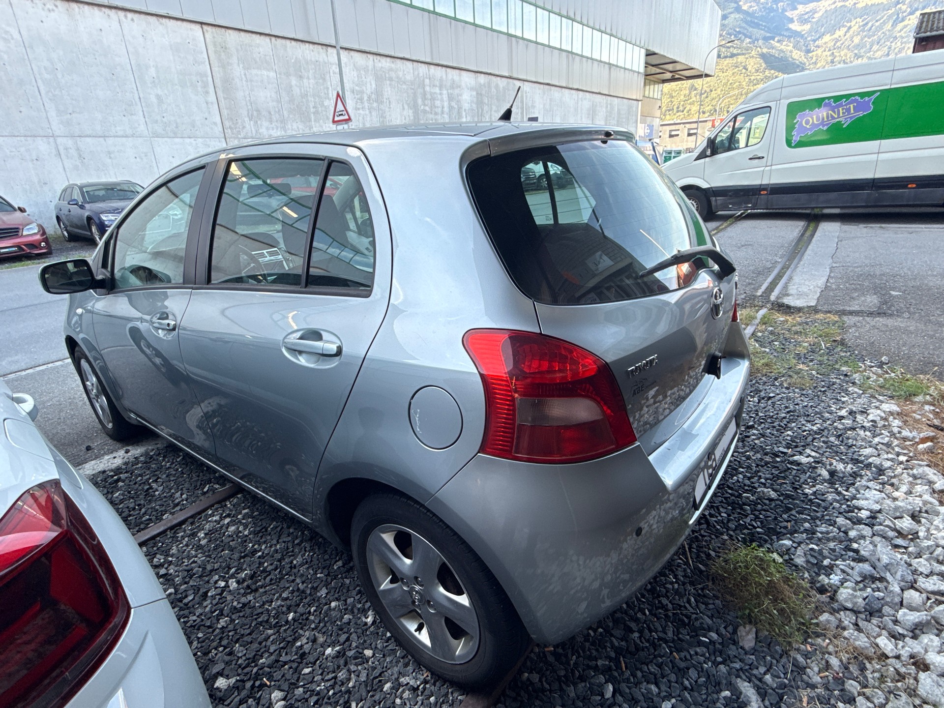 TOYOTA Yaris 1.3 Linea Sol -AUTOMAT-image-3