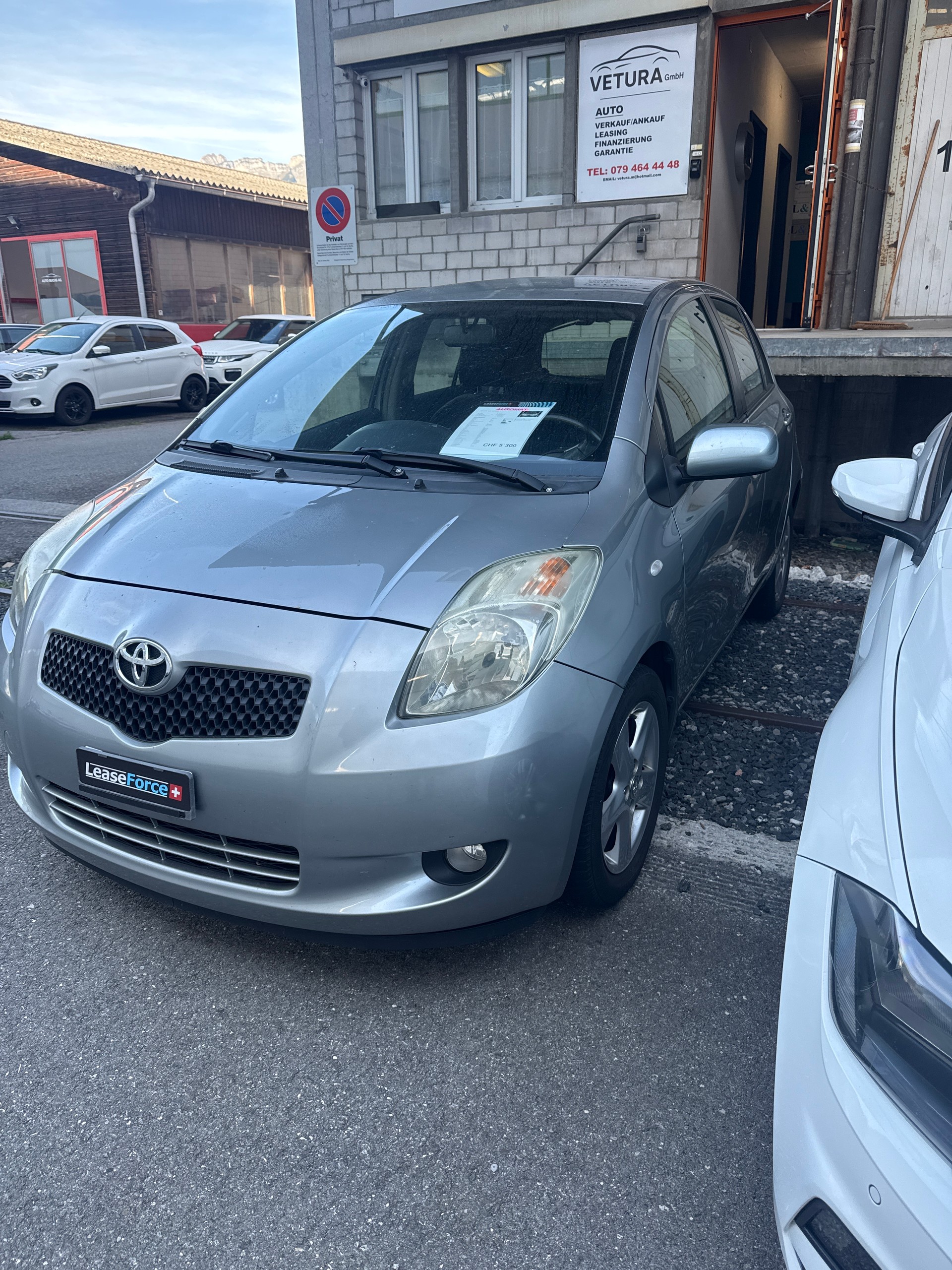 TOYOTA Yaris 1.3 Linea Sol -AUTOMAT-image-1