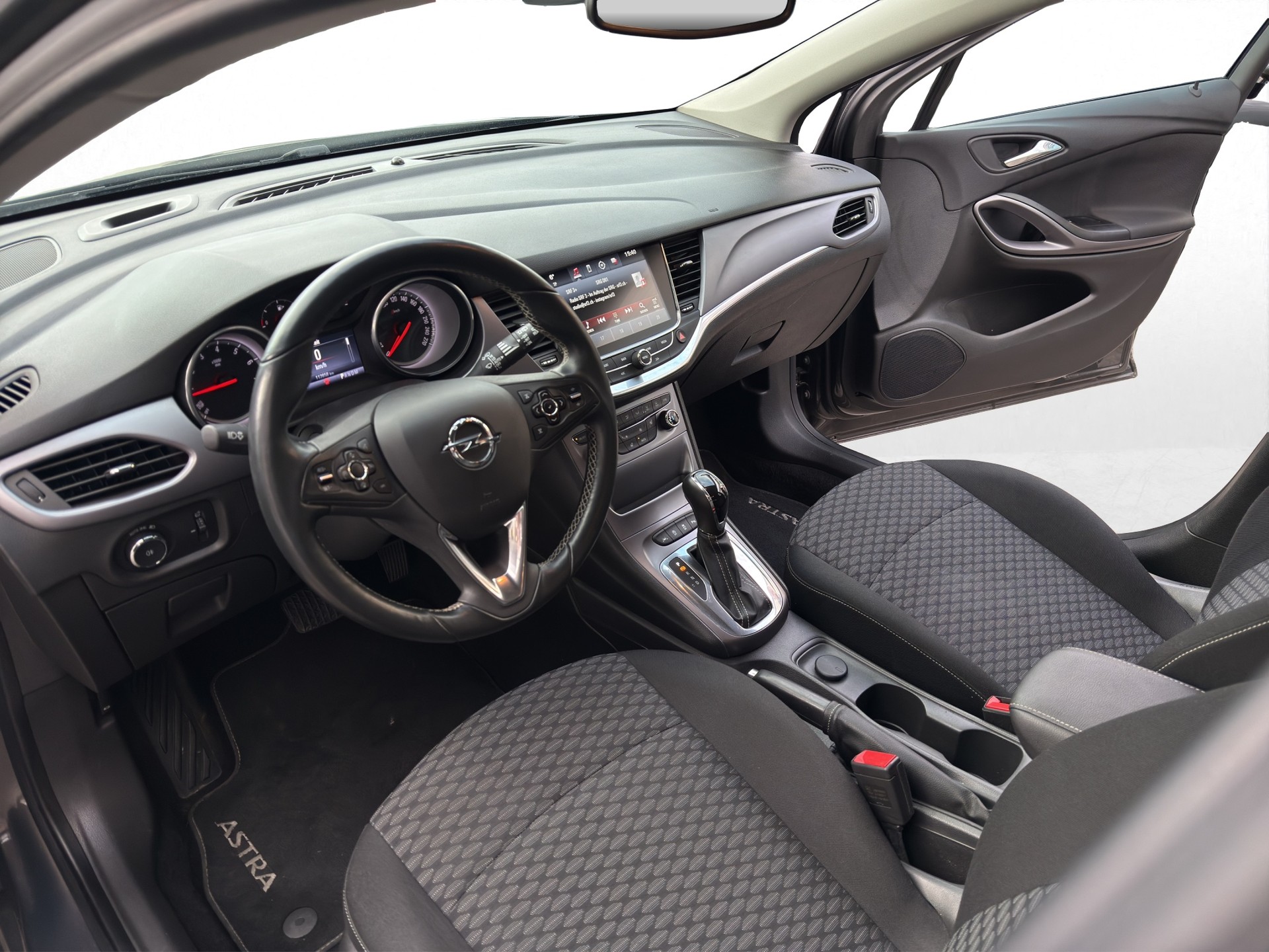 OPEL Astra 1.4i Turbo Enjoy Automatic-image-4