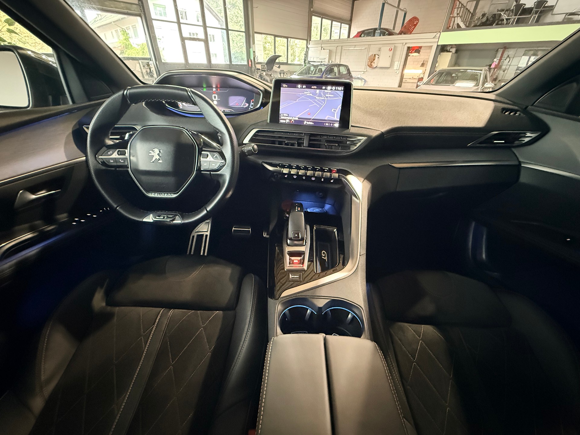 PEUGEOT 3008 2.0 BlueHDi GT EAT-image-13
