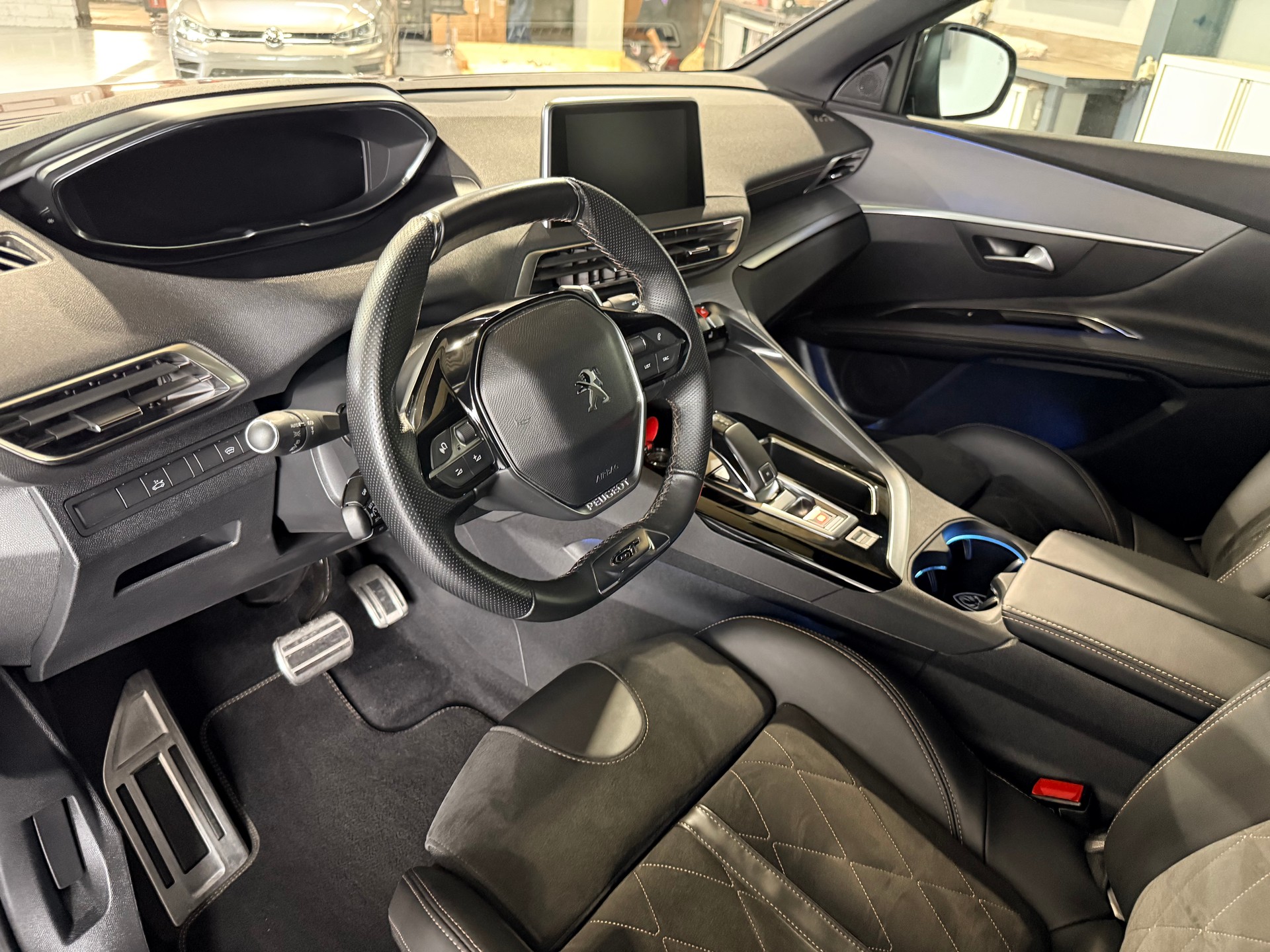 PEUGEOT 3008 2.0 BlueHDi GT EAT-image-8