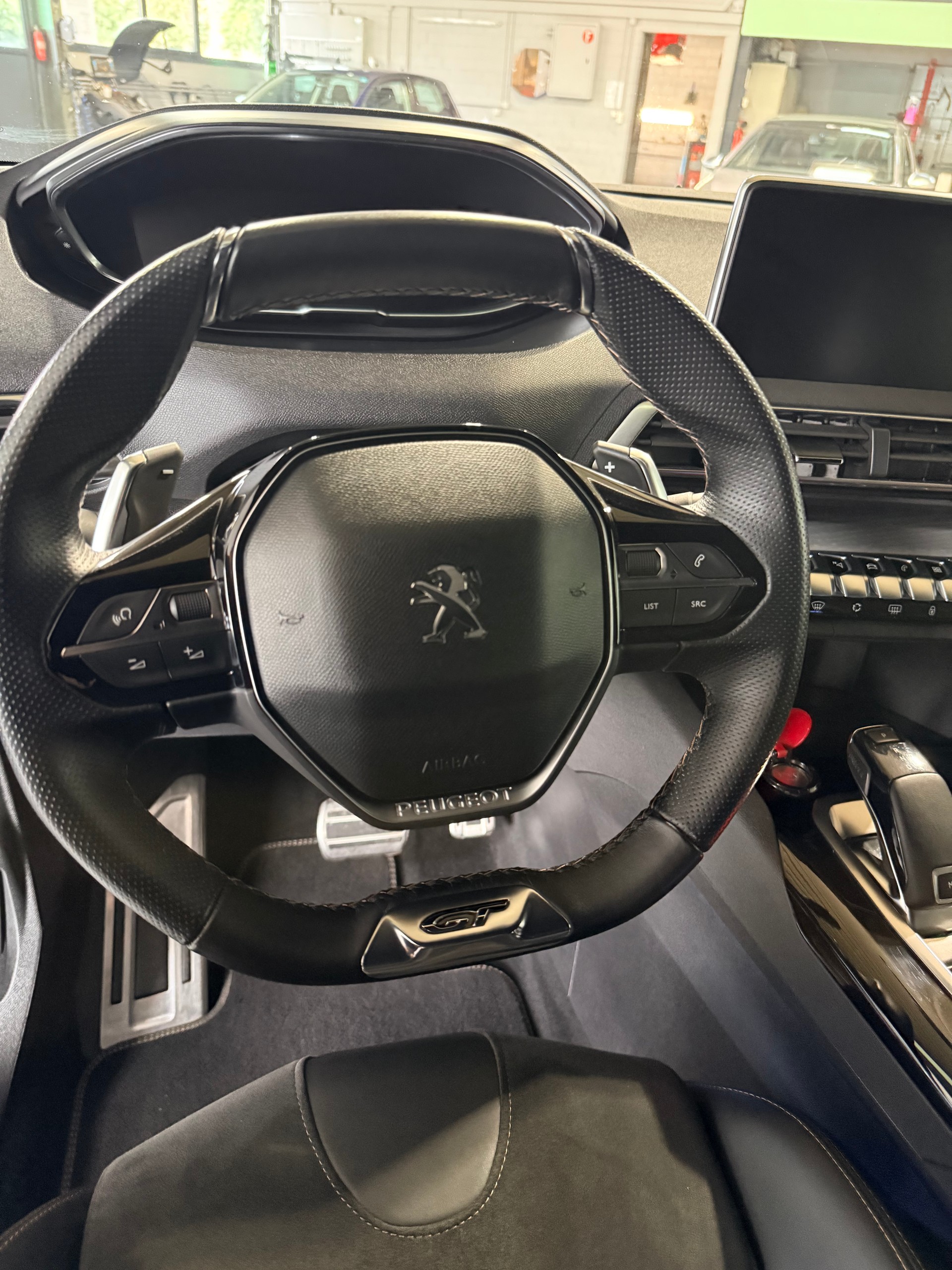 PEUGEOT 3008 2.0 BlueHDi GT EAT-image-10