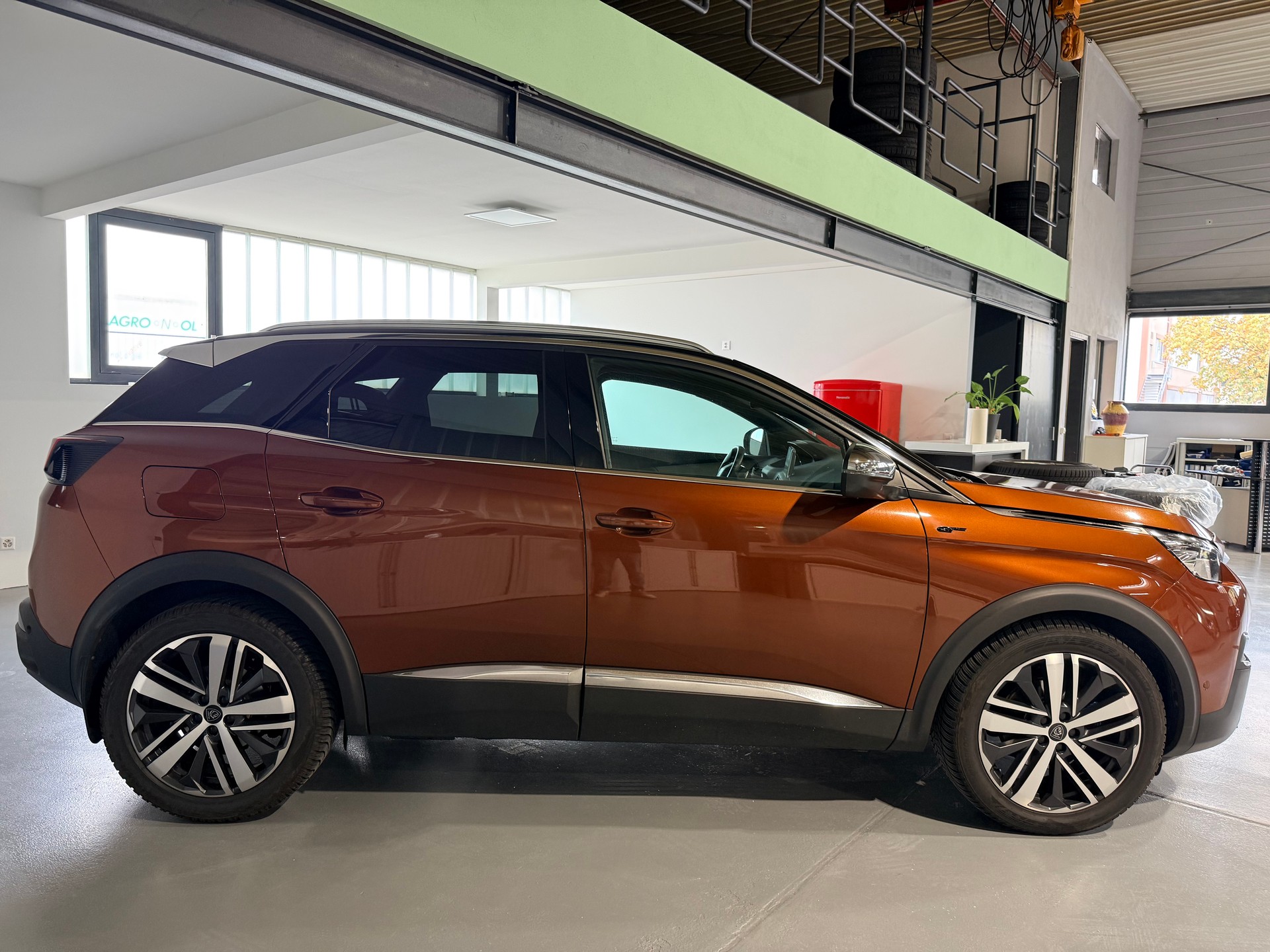 PEUGEOT 3008 2.0 BlueHDi GT EAT-image-2