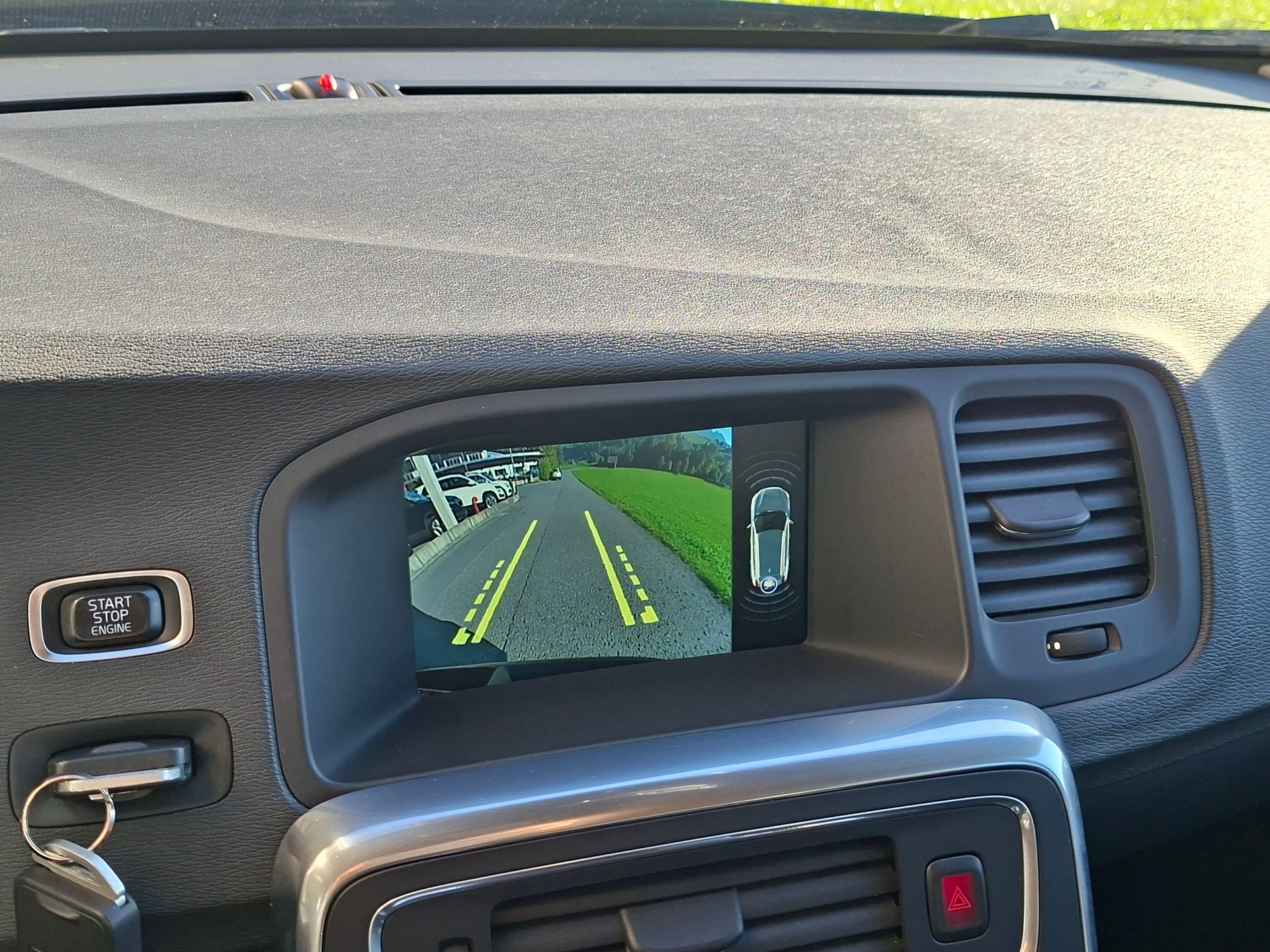 VOLVO V60 D4 AWD Summum Geartronic *praktischer Allrad*-image-10
