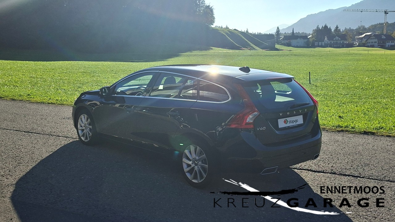 VOLVO V60 D4 AWD Summum Geartronic *praktischer Allrad*-image-2