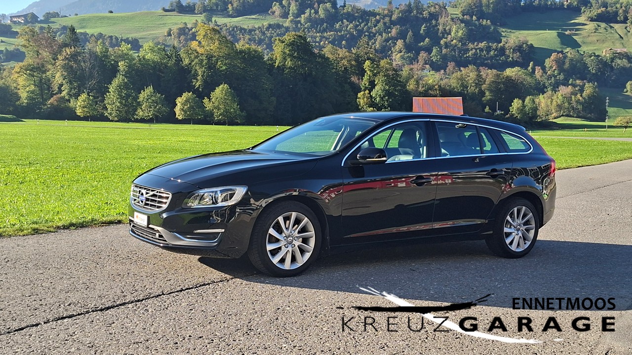 VOLVO V60 D4 AWD Summum Geartronic *praktischer Allrad*-image-1