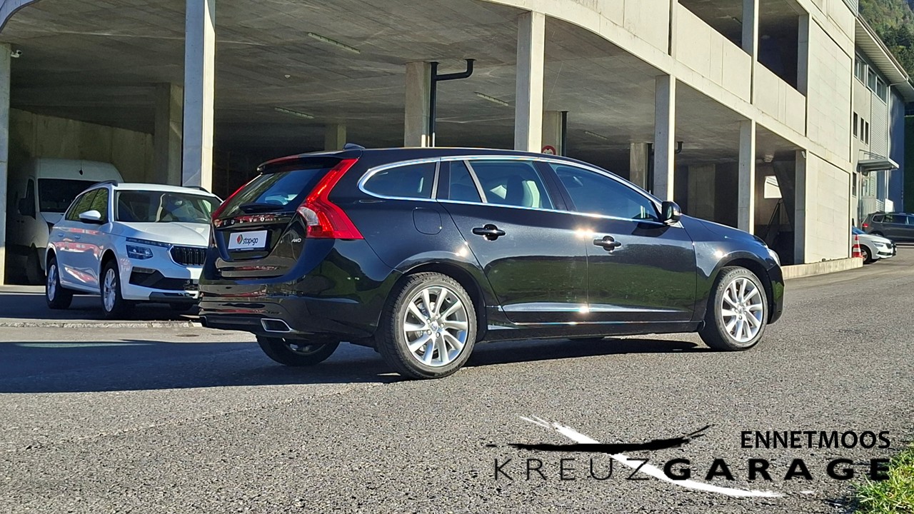 VOLVO V60 D4 AWD Summum Geartronic *praktischer Allrad*-image-4