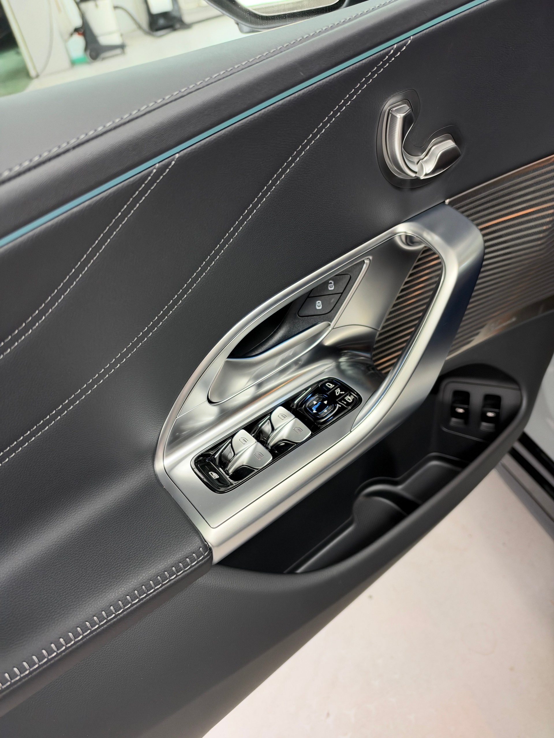 MERCEDES-BENZ C 400 4Matic-image-6