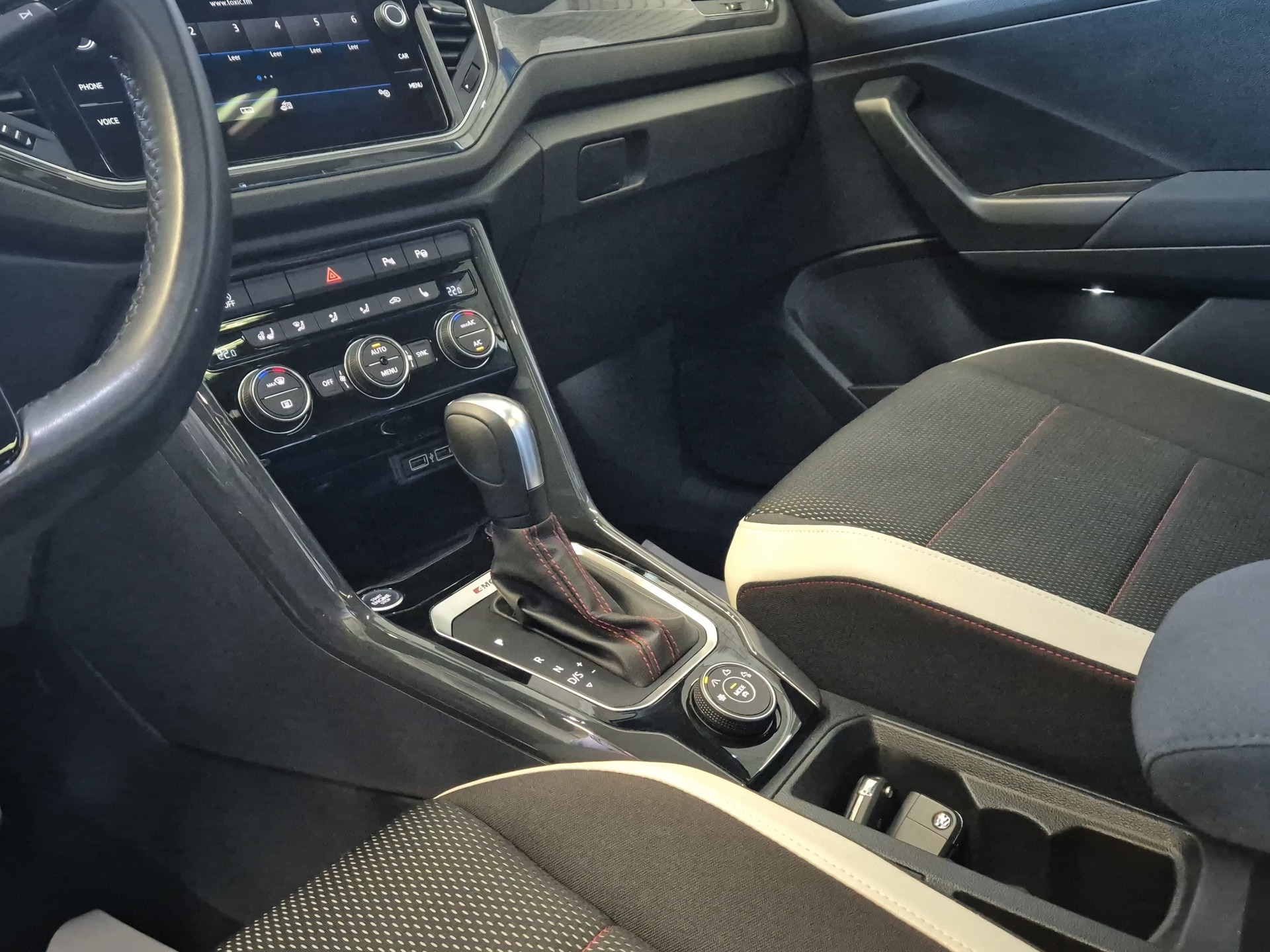 VW T-Roc 2.0 TSI Sport DSG 4Motion-image-25