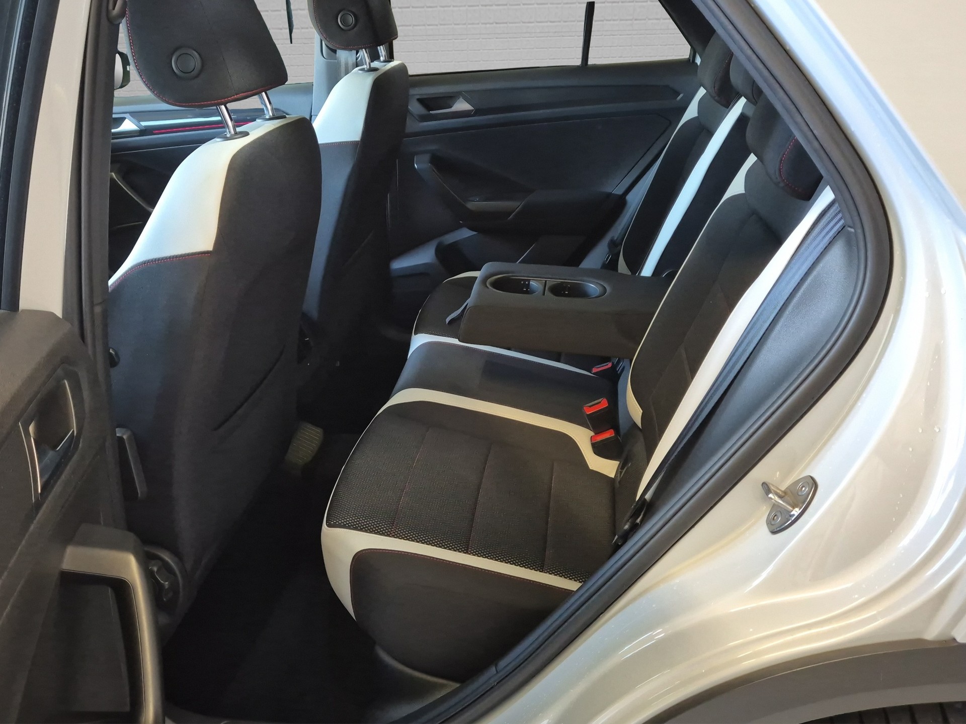 VW T-Roc 2.0 TSI Sport DSG 4Motion-image-29