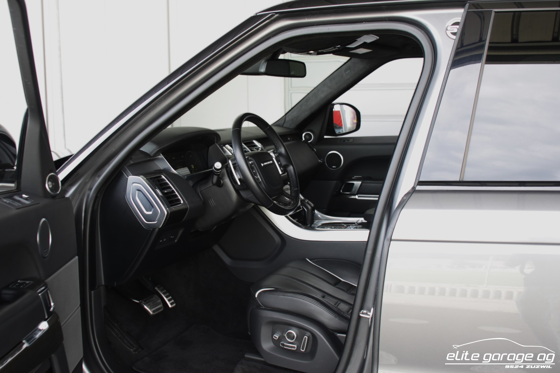 LAND ROVER Range Rover Sport 5.0 V8 SVR-image-12
