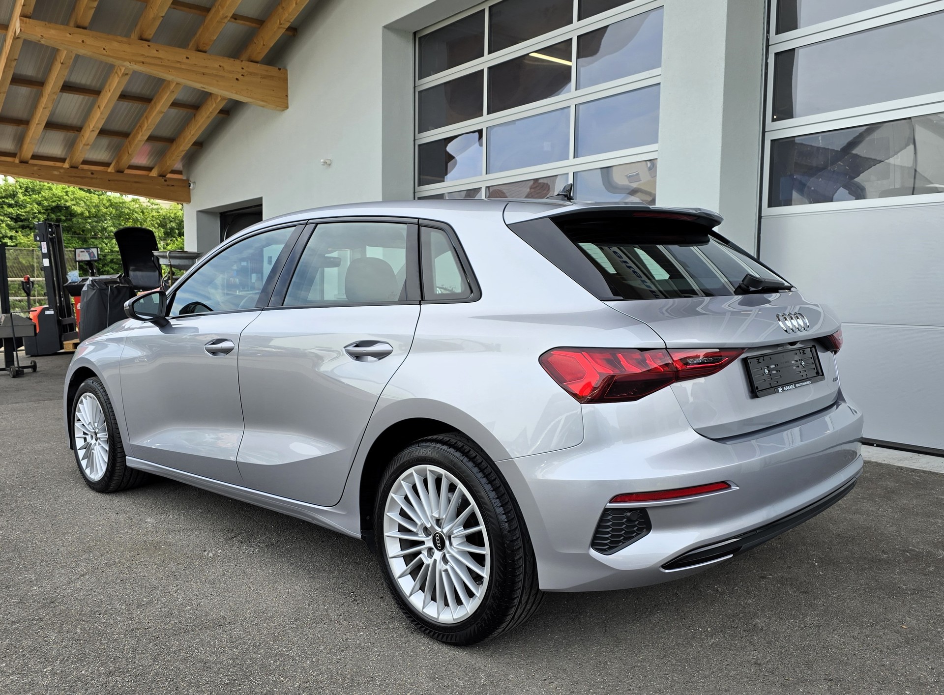 AUDI A3 Sportback 40 TFSI advanced quattro-showroom-element-3