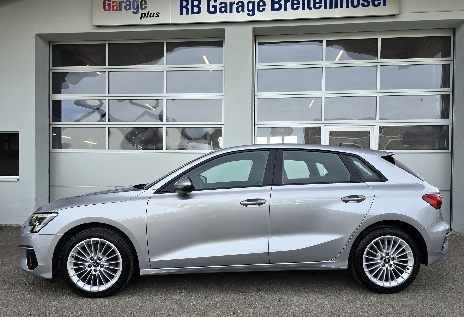 AUDI A3 Sportback 40 TFSI advanced quattro-showroom-element-2
