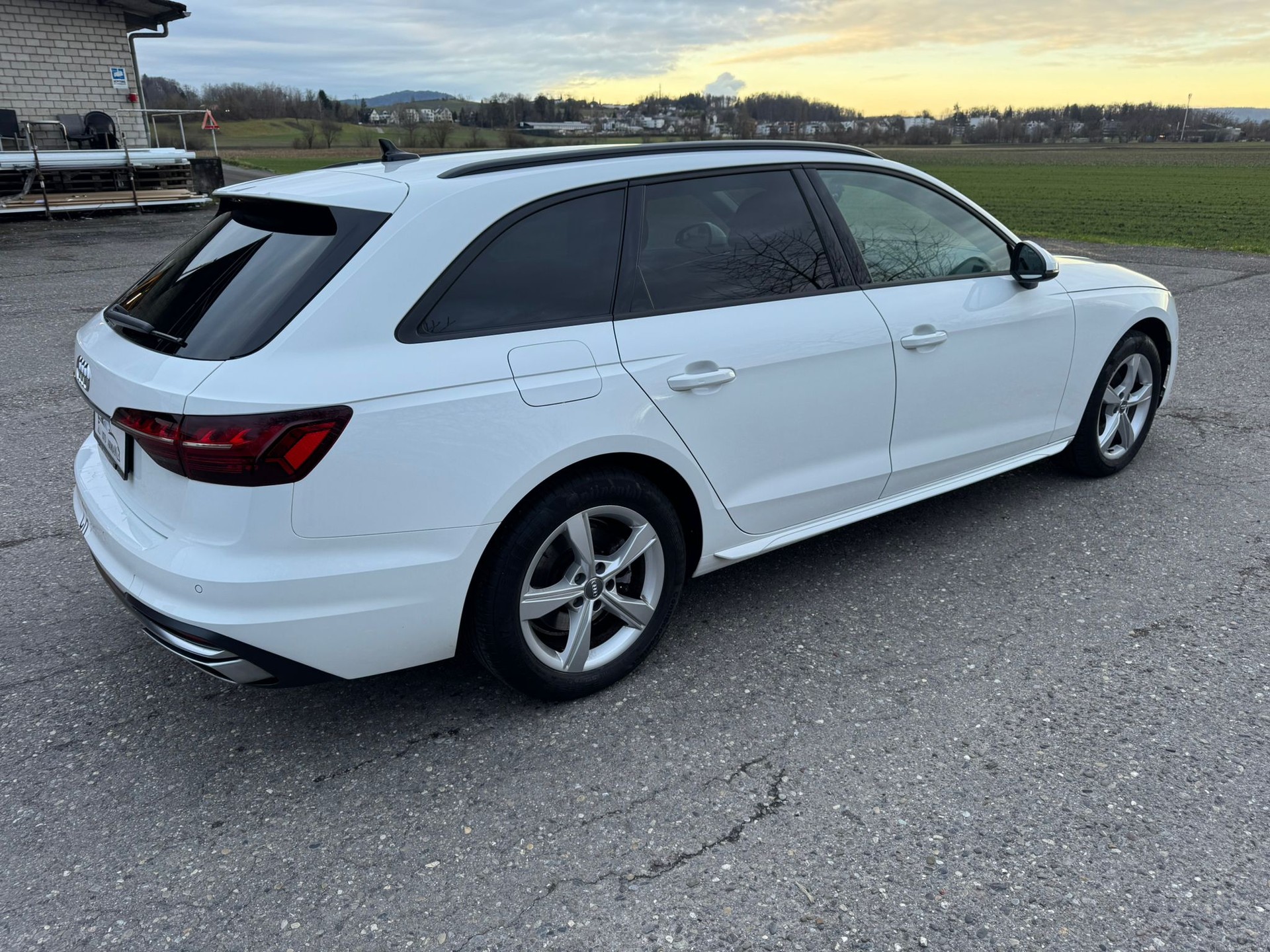 AUDI A4 Avant 35 TDI advanced S-tronic-image-4