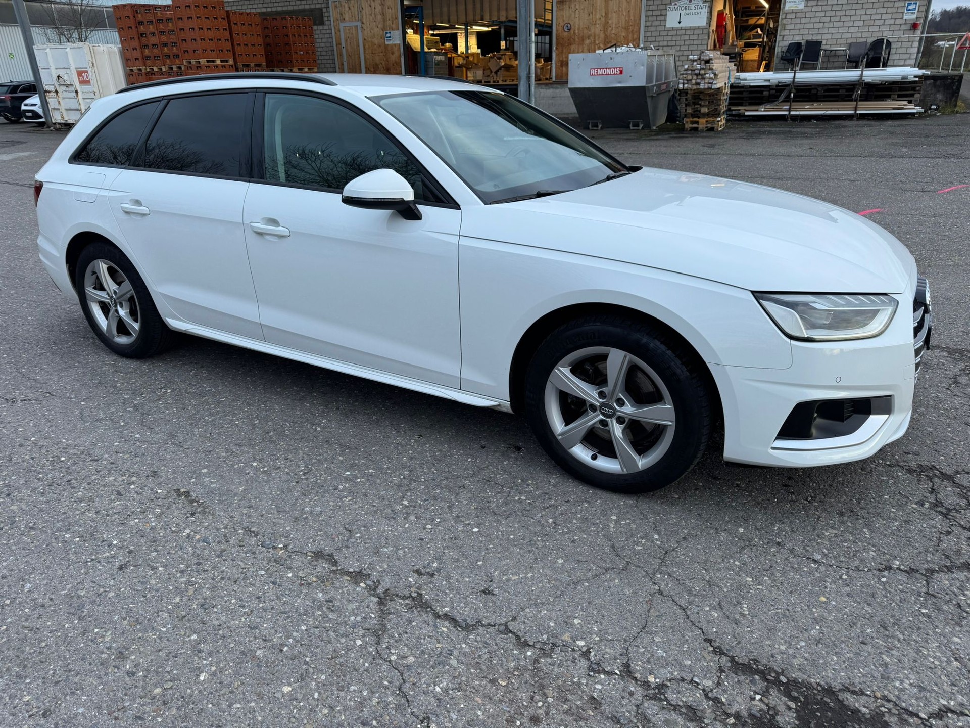 AUDI A4 Avant 35 TDI advanced S-tronic-image-2