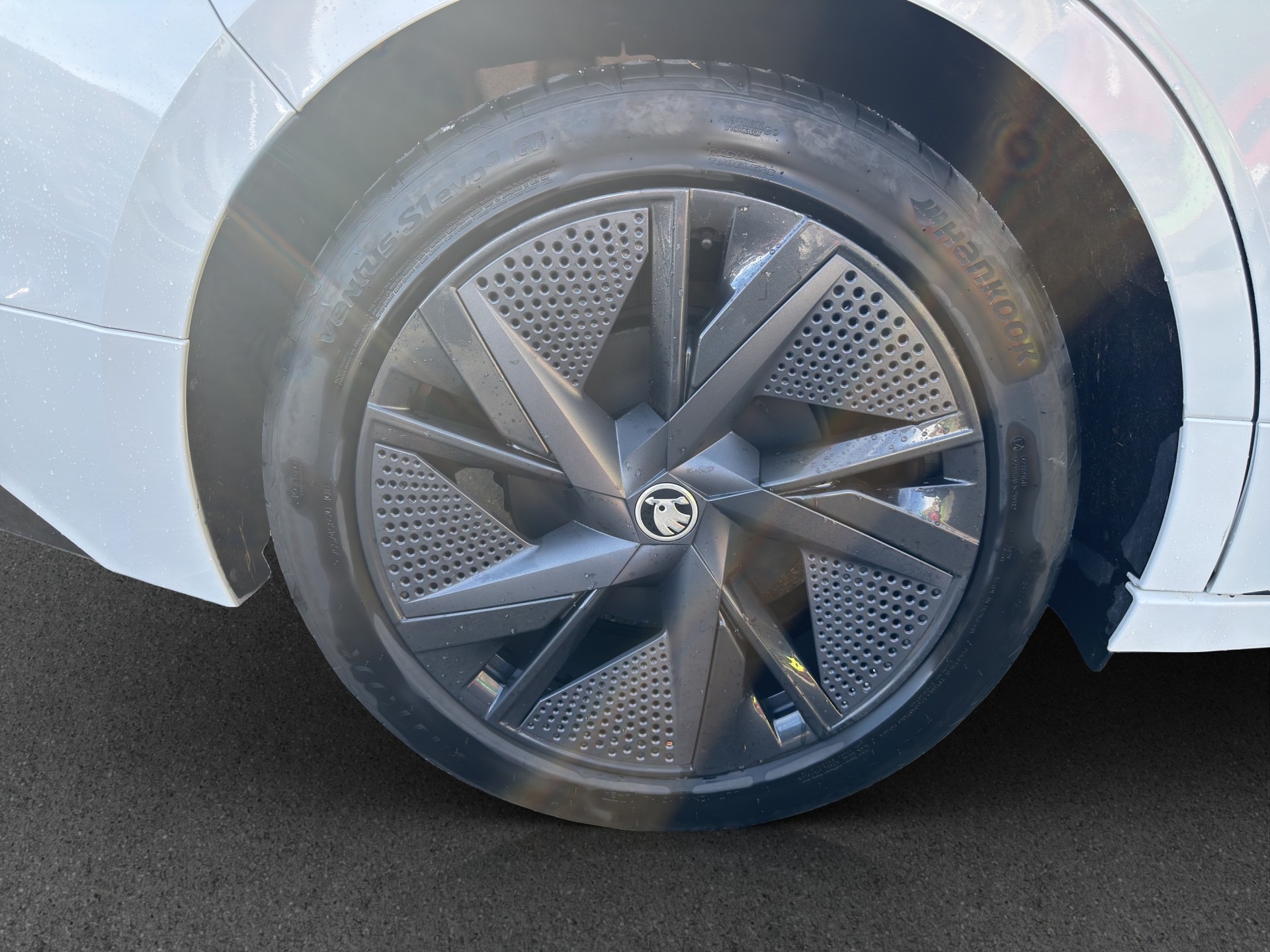 SKODA Enyaq RS 4x4-image-23