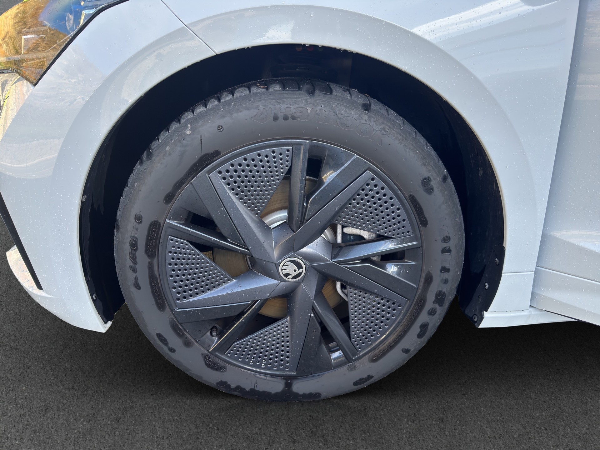 SKODA Enyaq RS 4x4-image-21