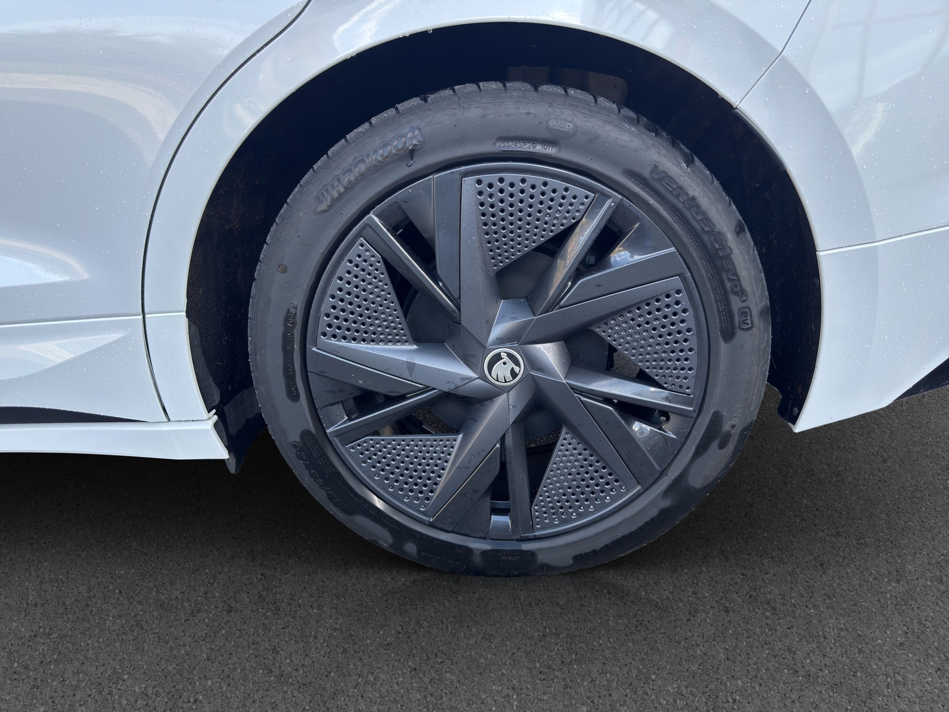 SKODA Enyaq RS 4x4-image-22
