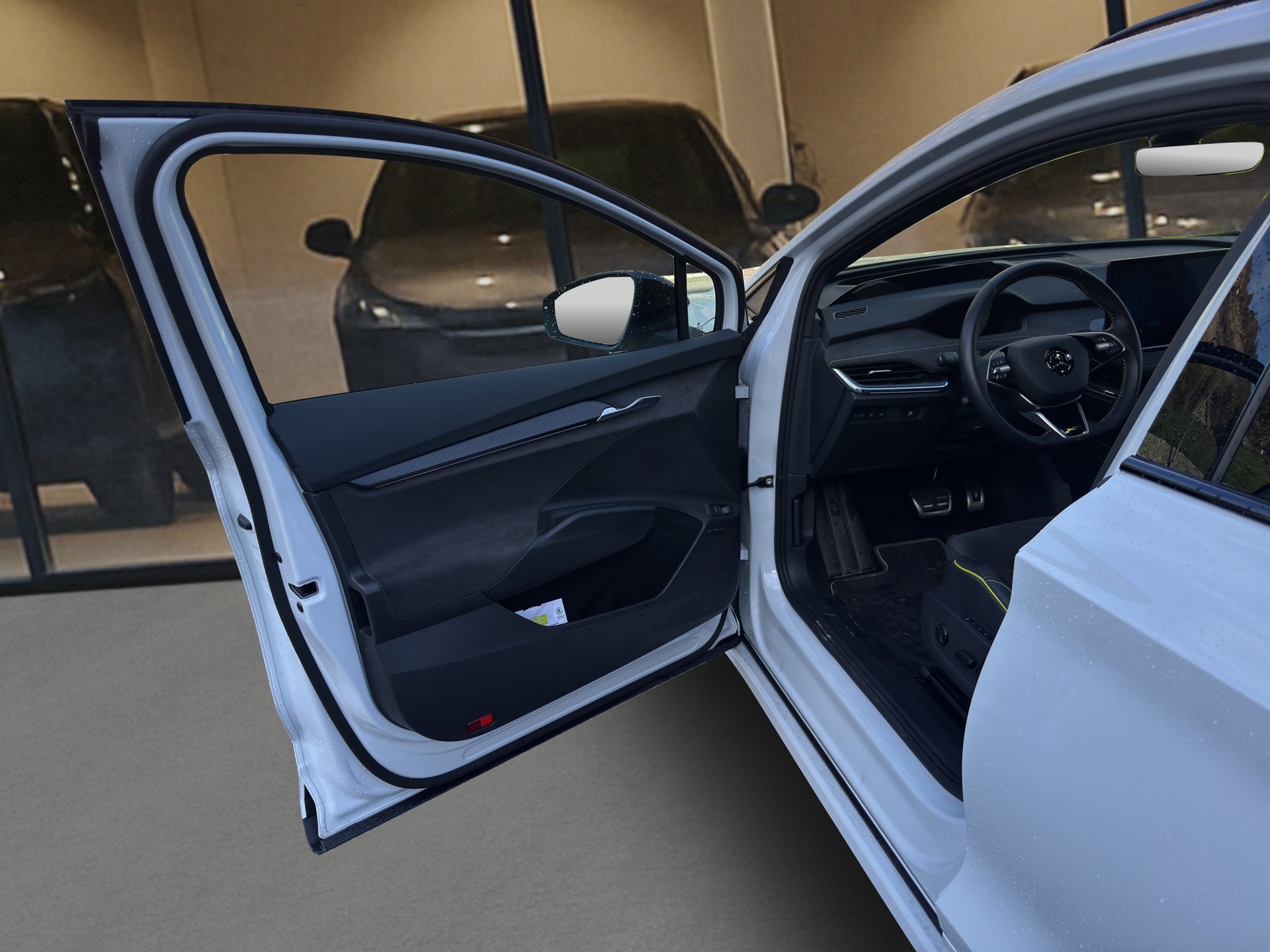 SKODA Enyaq RS 4x4-image-17