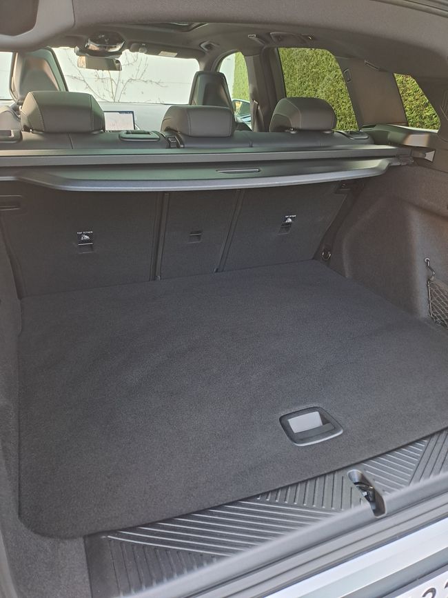 BMW X3 xDrive 20i M Sport Pro Individual-image-12
