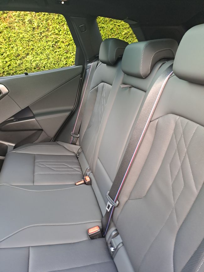 BMW X3 xDrive 20i M Sport Pro Individual-image-11