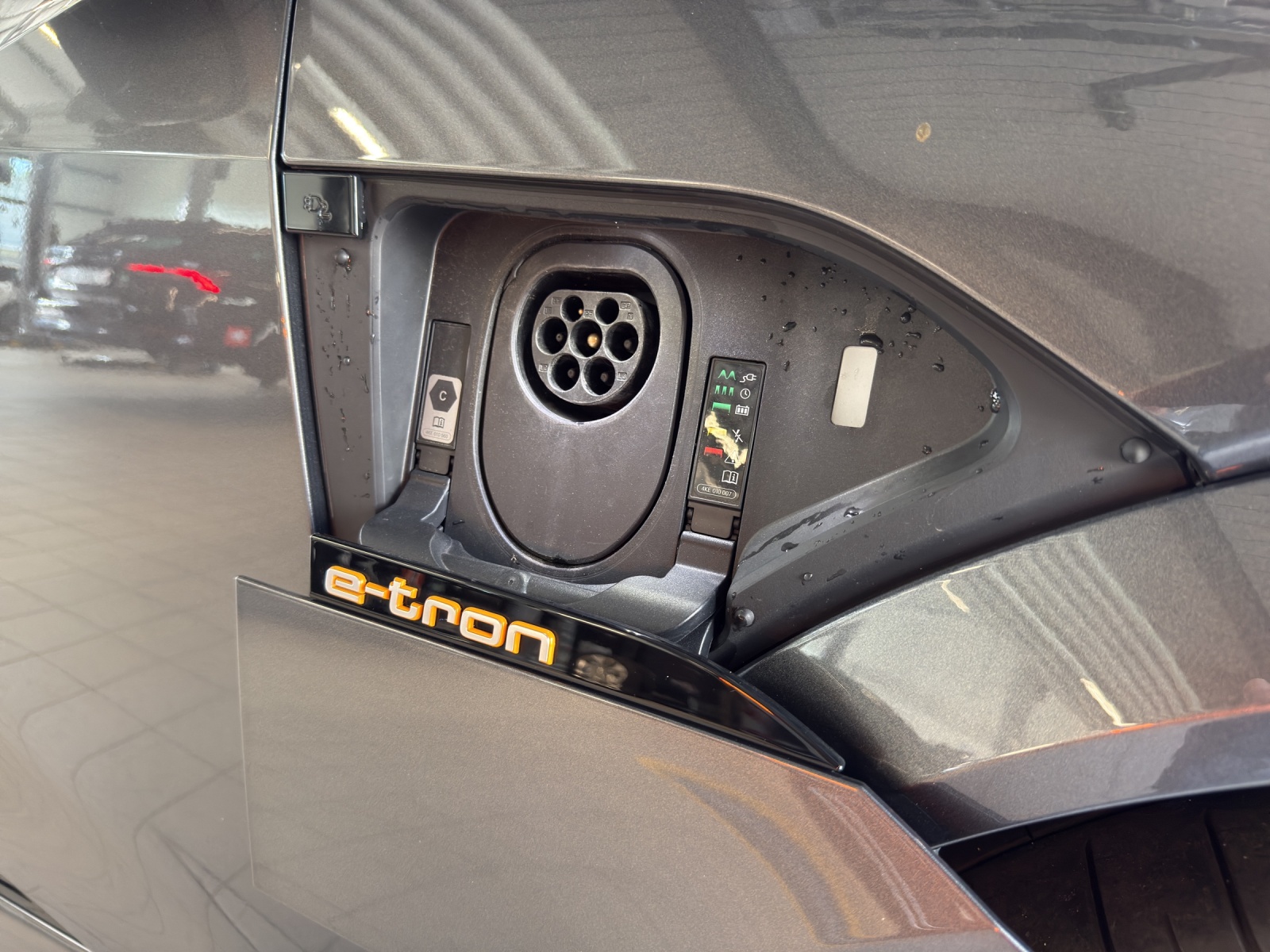 AUDI e-tron S Sportback quattro-image-15