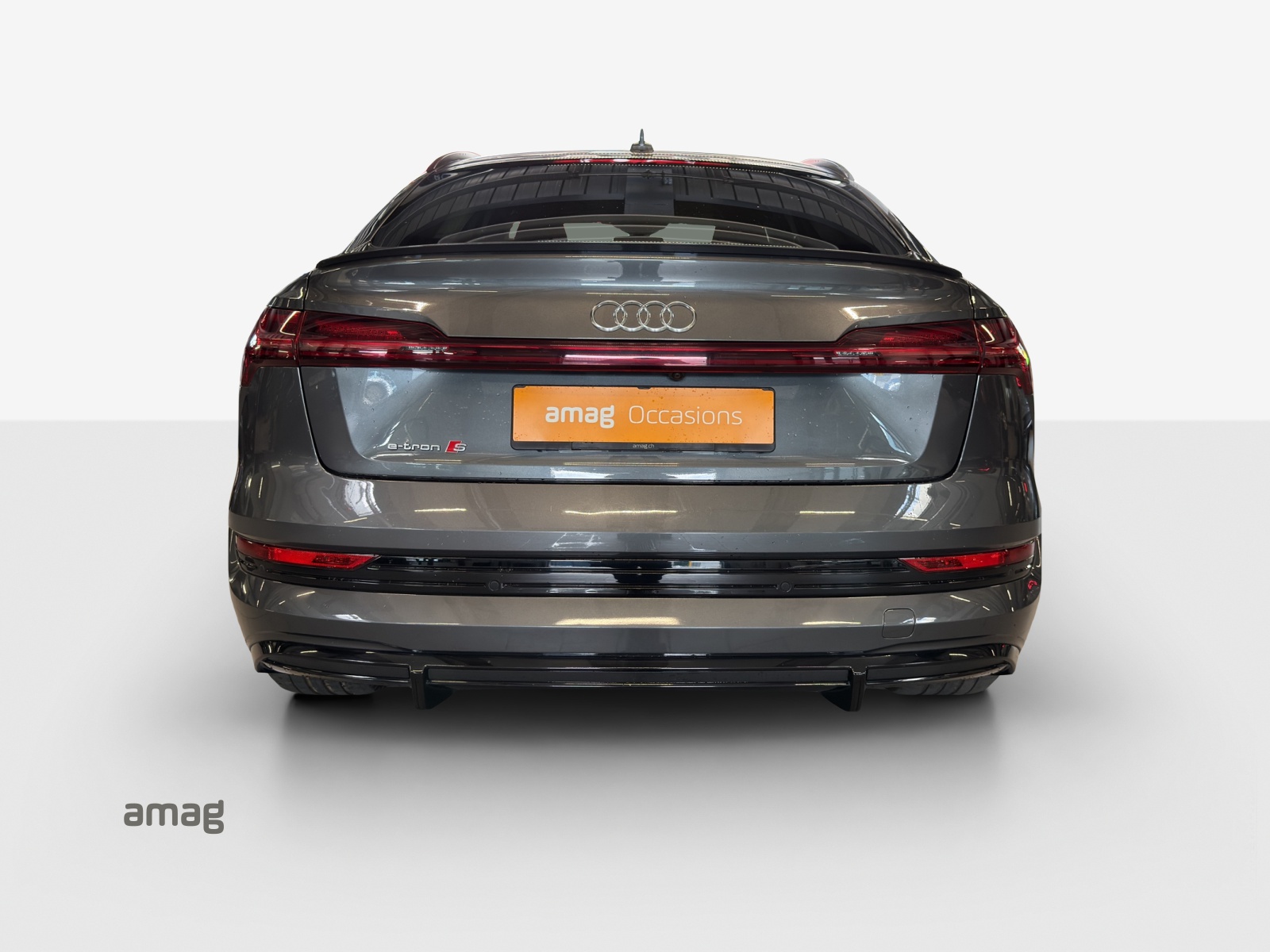 AUDI e-tron S Sportback quattro-image-4
