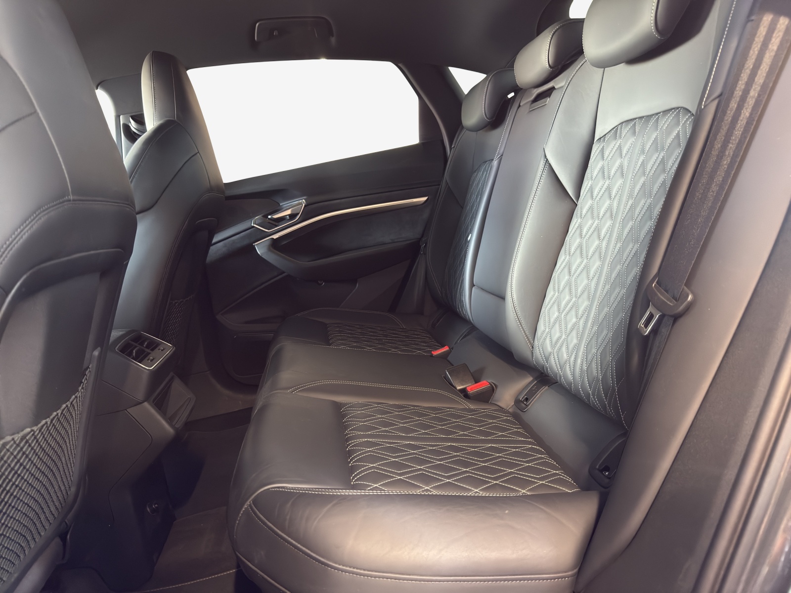 AUDI e-tron S Sportback quattro-image-11